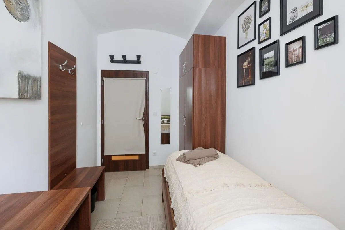 Bed in Vienna City Business Rooms