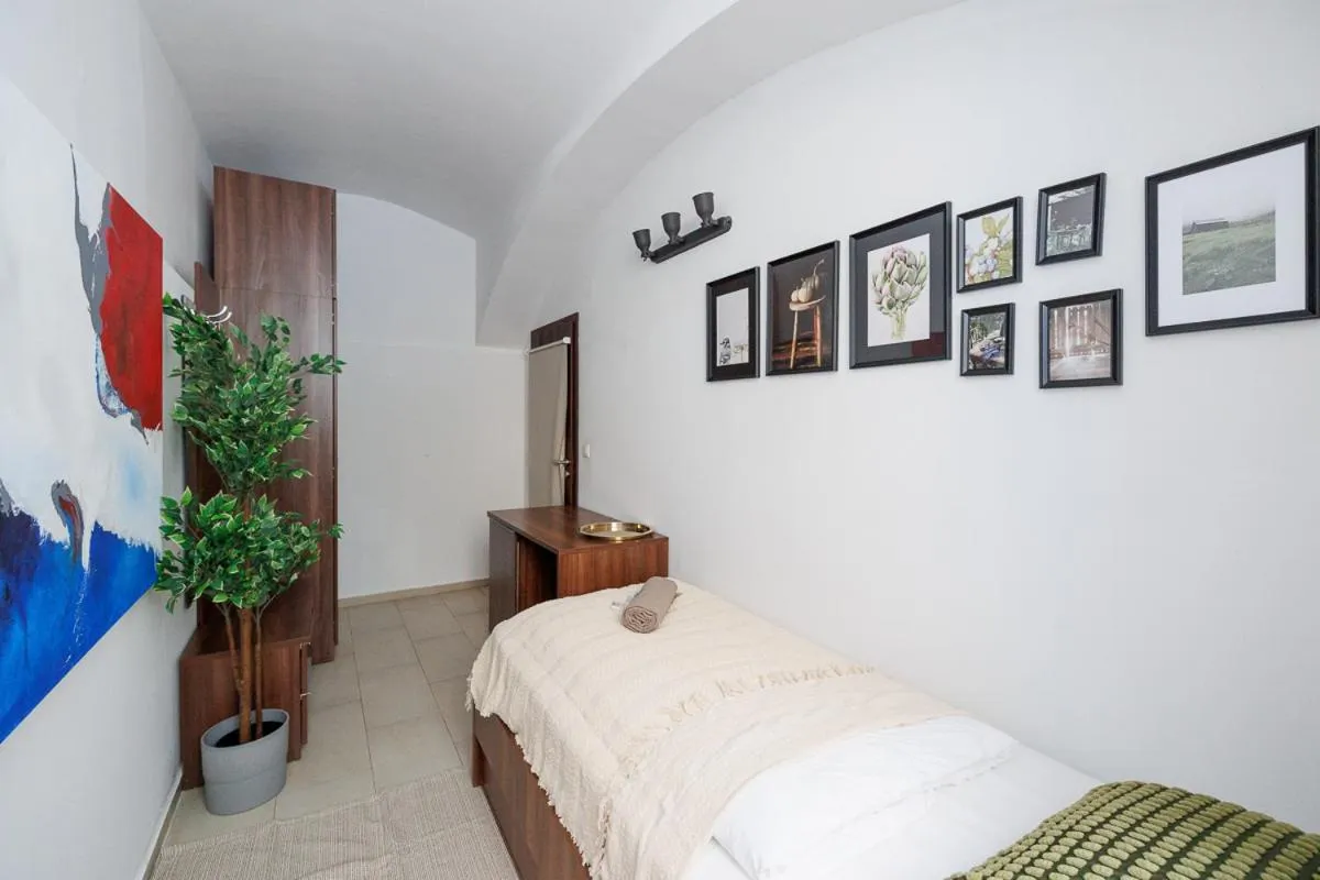 Bed in Vienna City Business Rooms