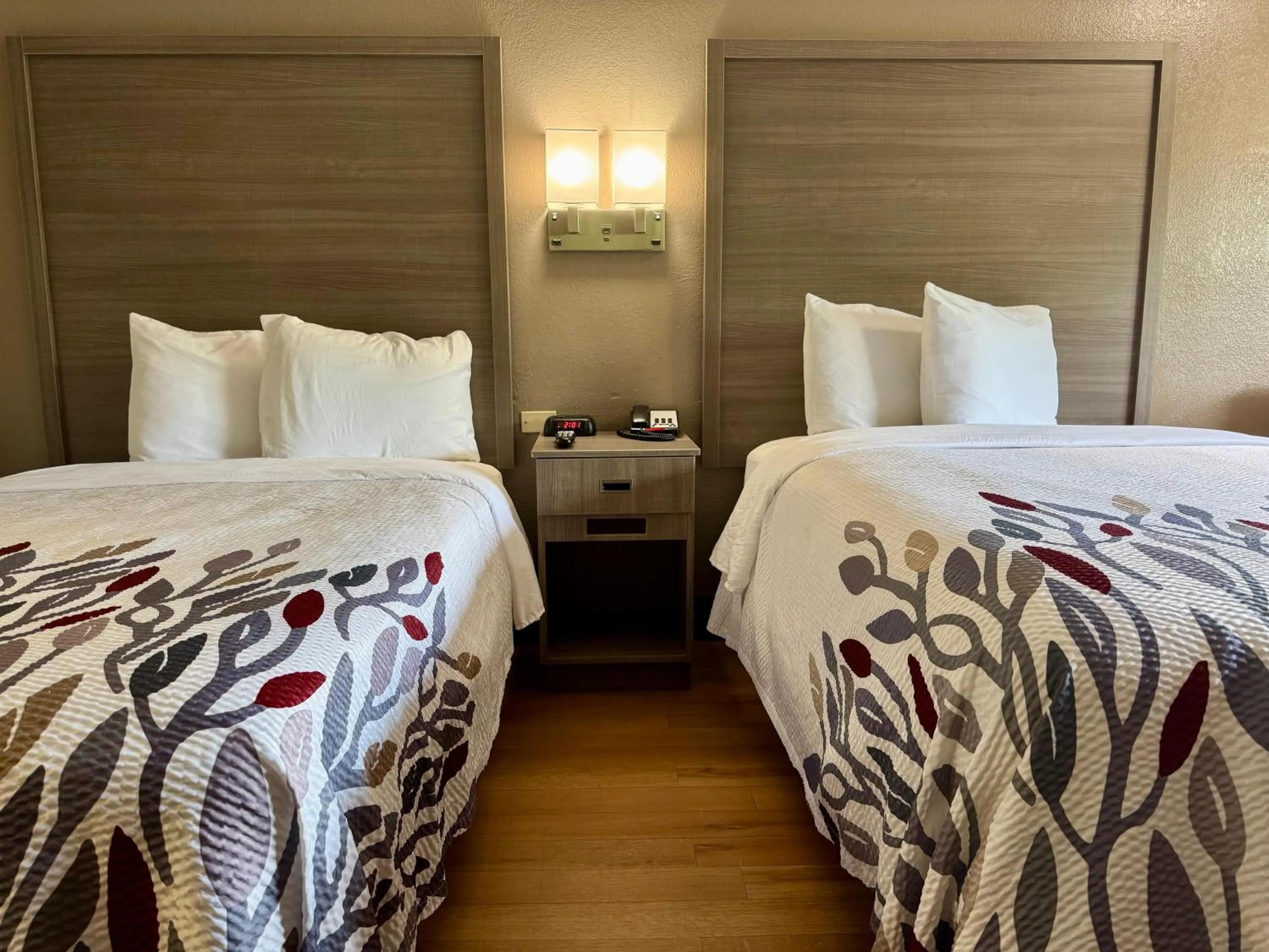 Bed in Red Roof Inn Washington DC - Columbia/Fort Meade