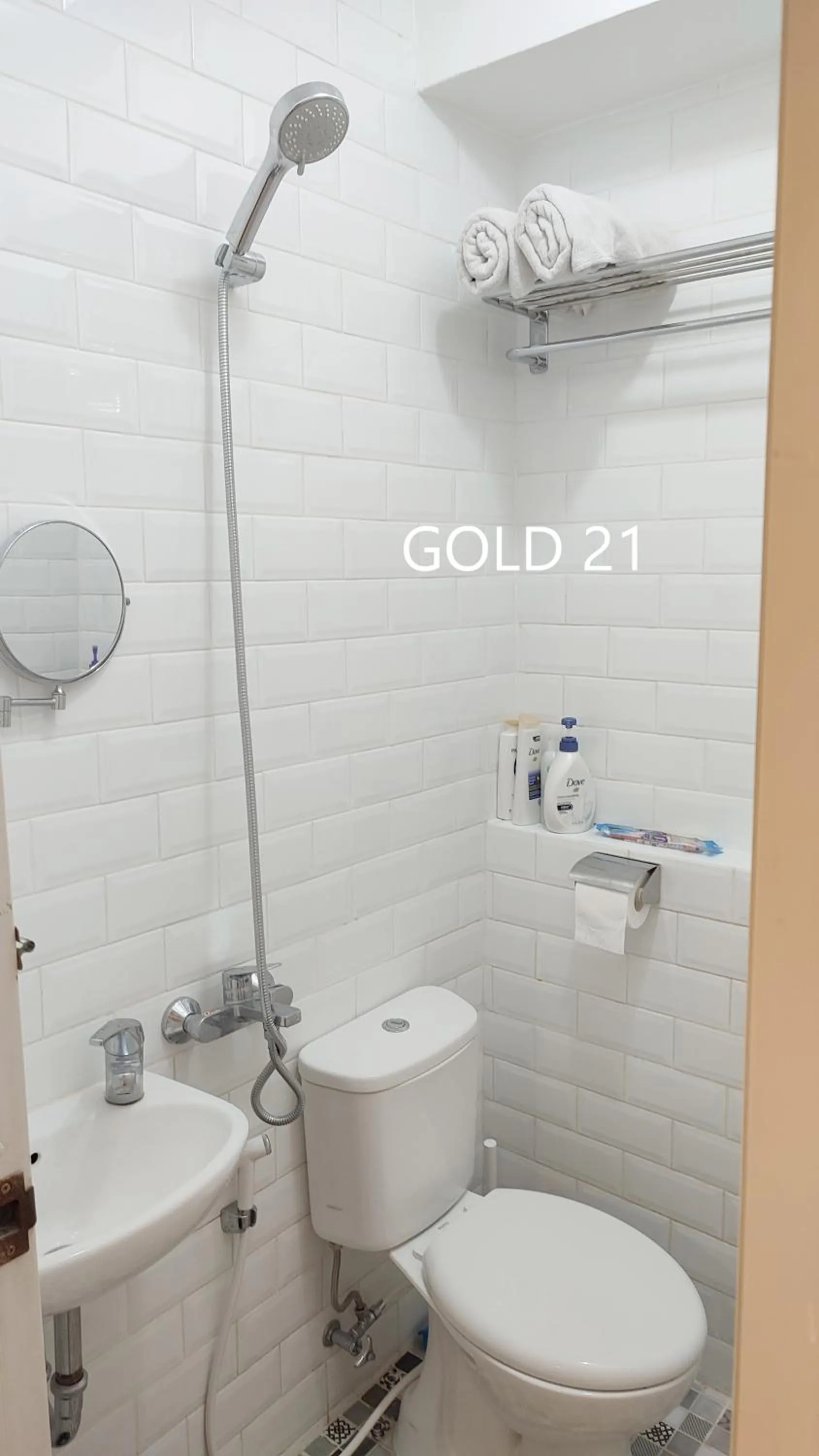 Bathroom in Papilukas Room Kalibata City - Studio Gold