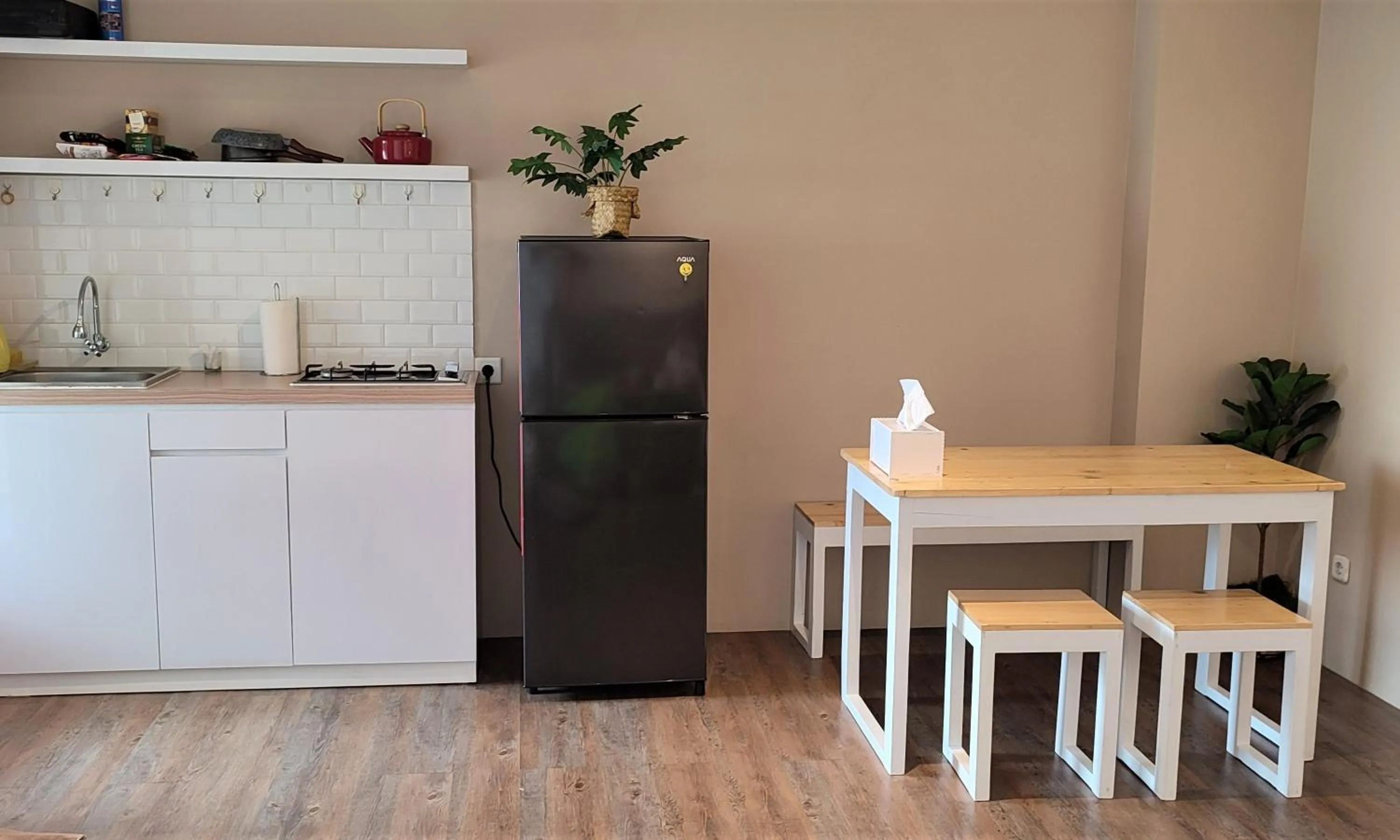 Dining area in Papilukas Room Kalibata City - Studio Gold