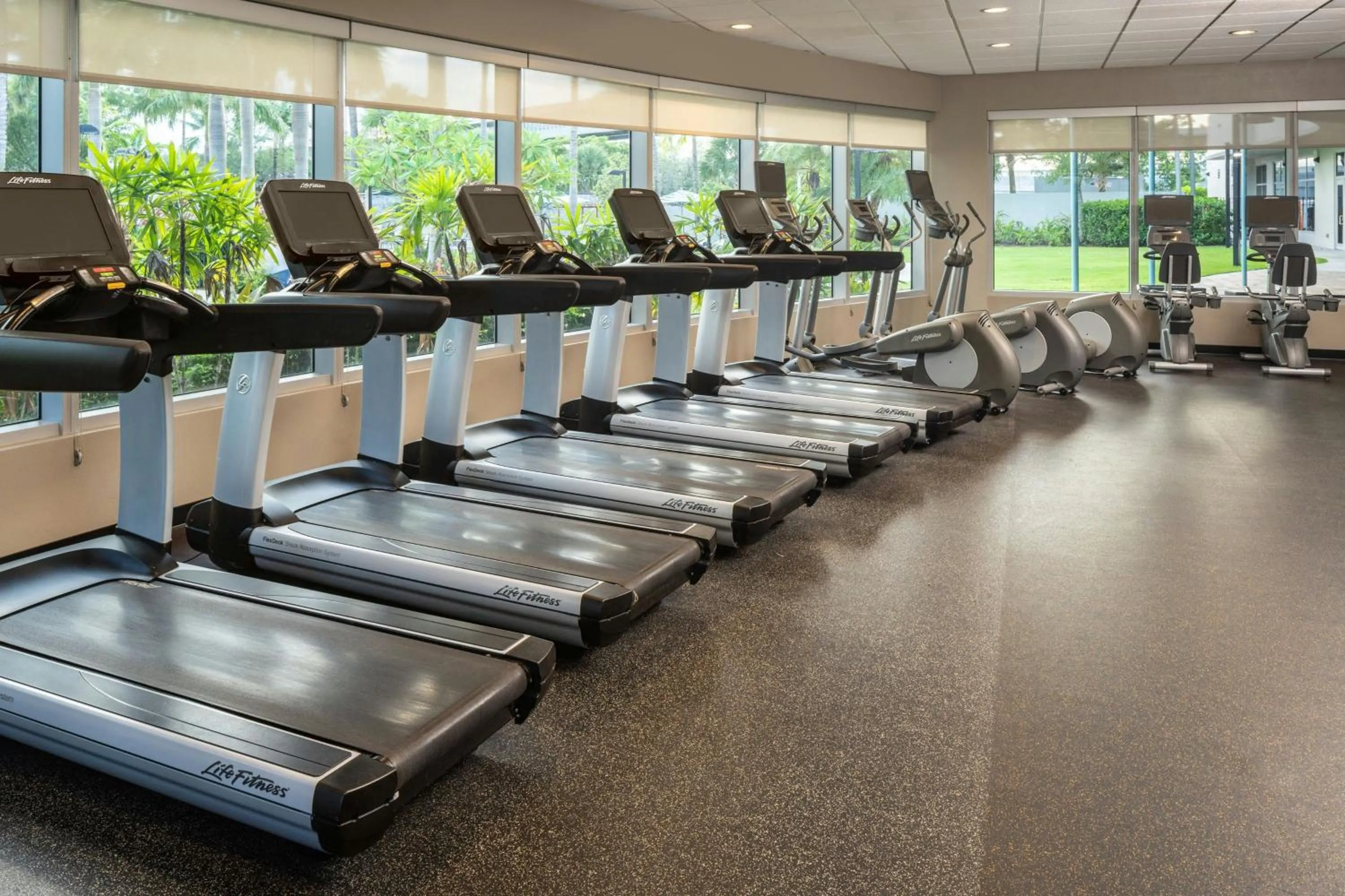 Fitness centre/facilities in Courtyard by Marriott Miami Airport
