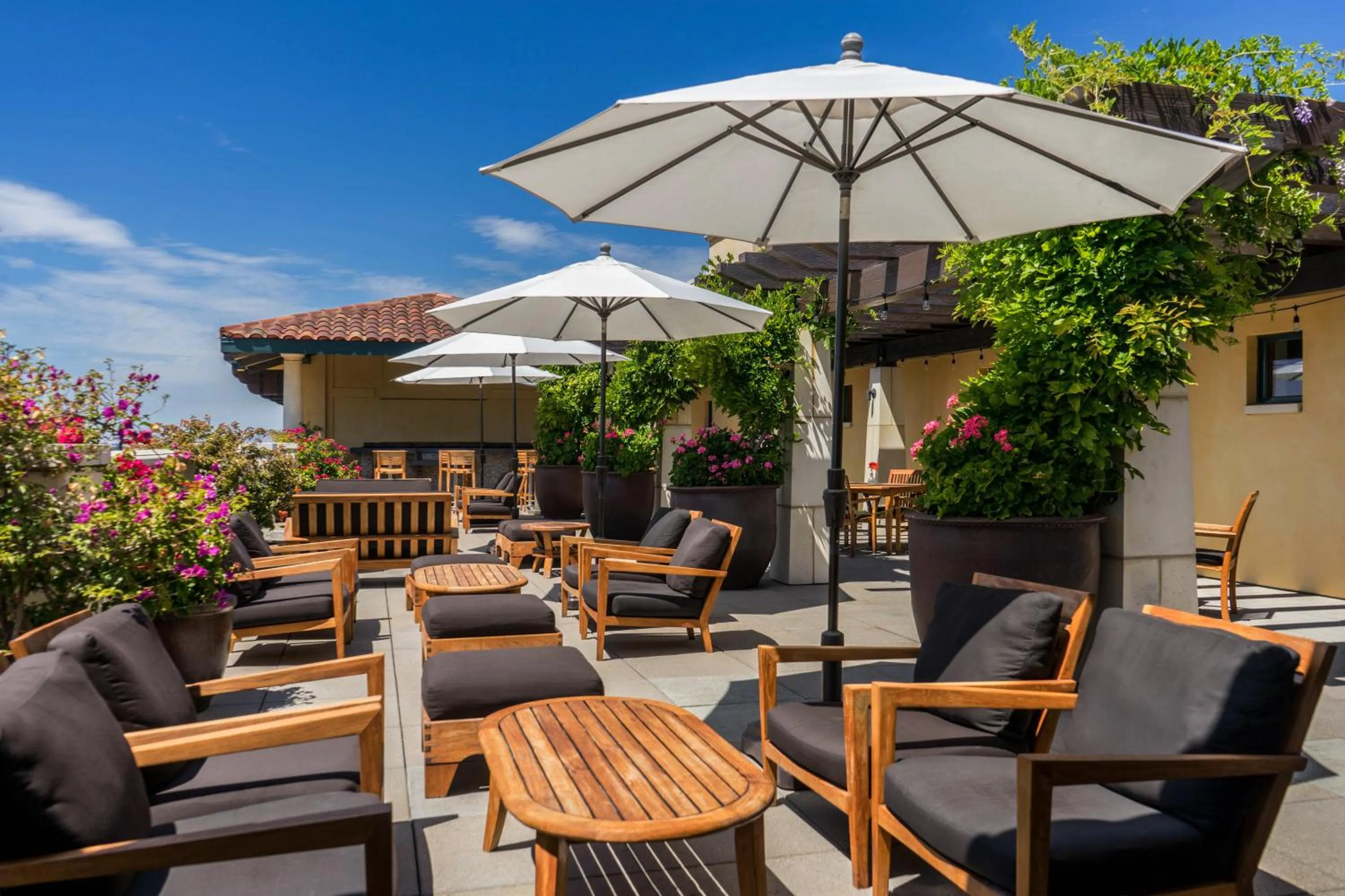 Property building in Hotel Valencia Santana Row