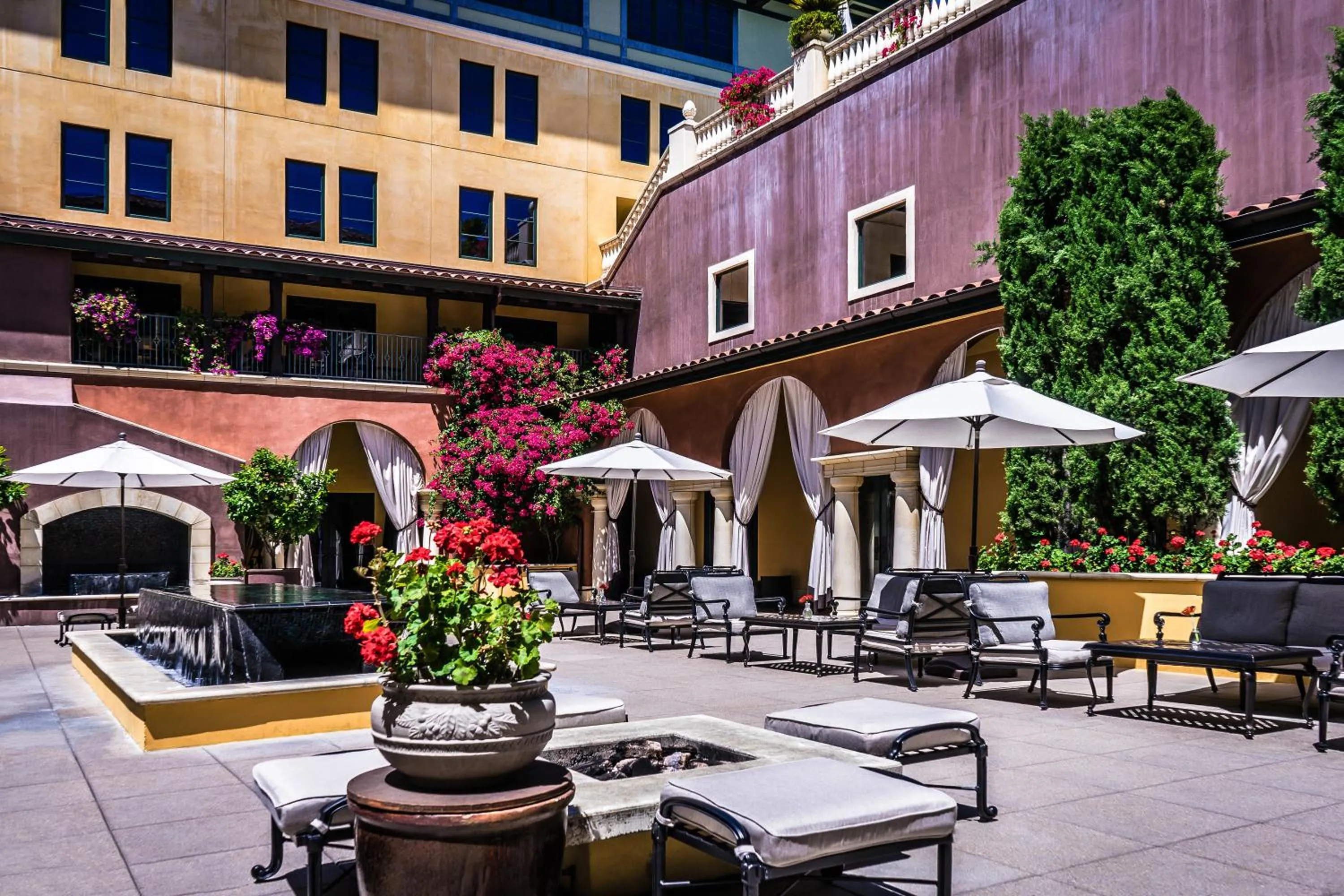 Patio in Hotel Valencia Santana Row