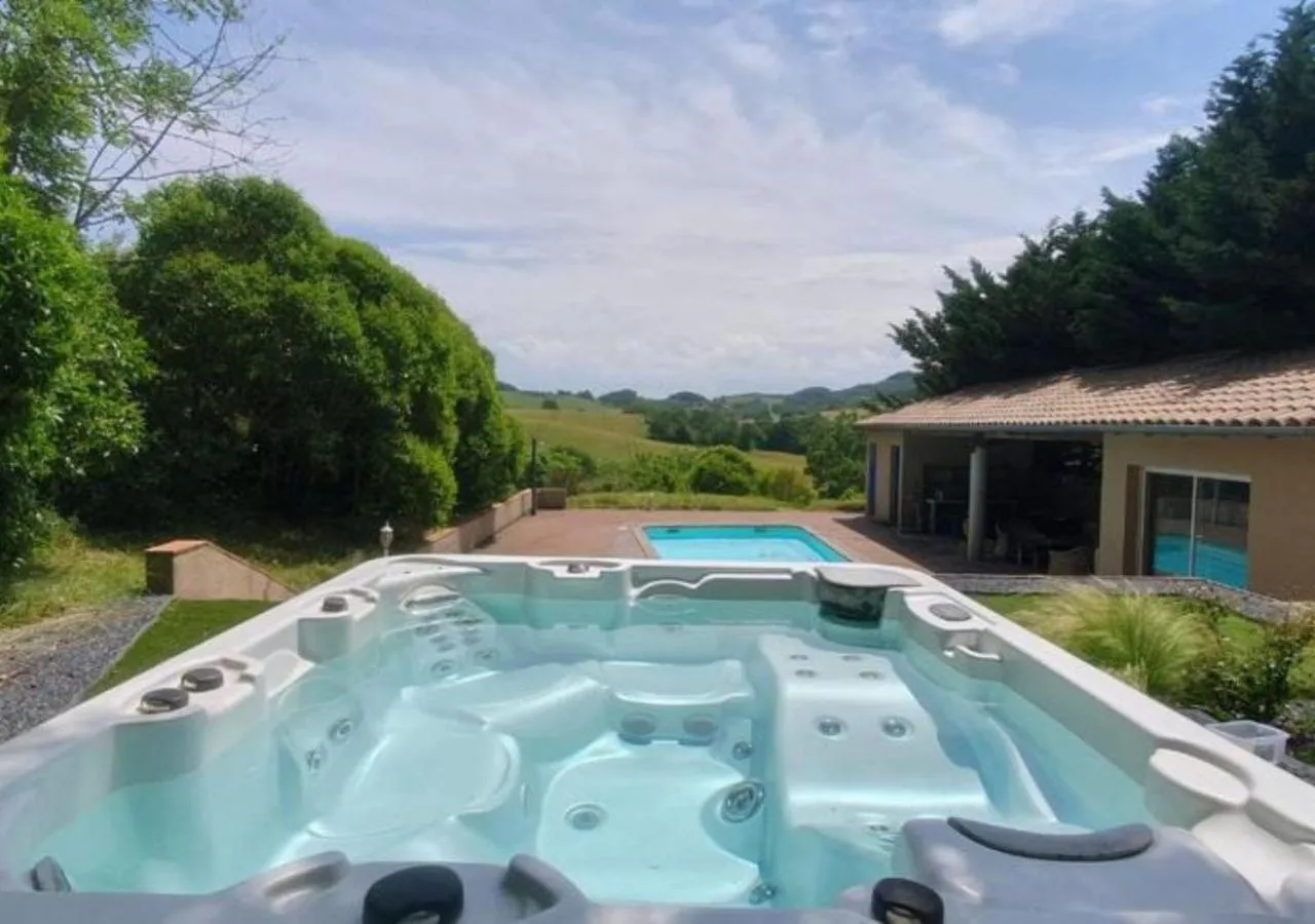 Hot Tub in Residence La Borde