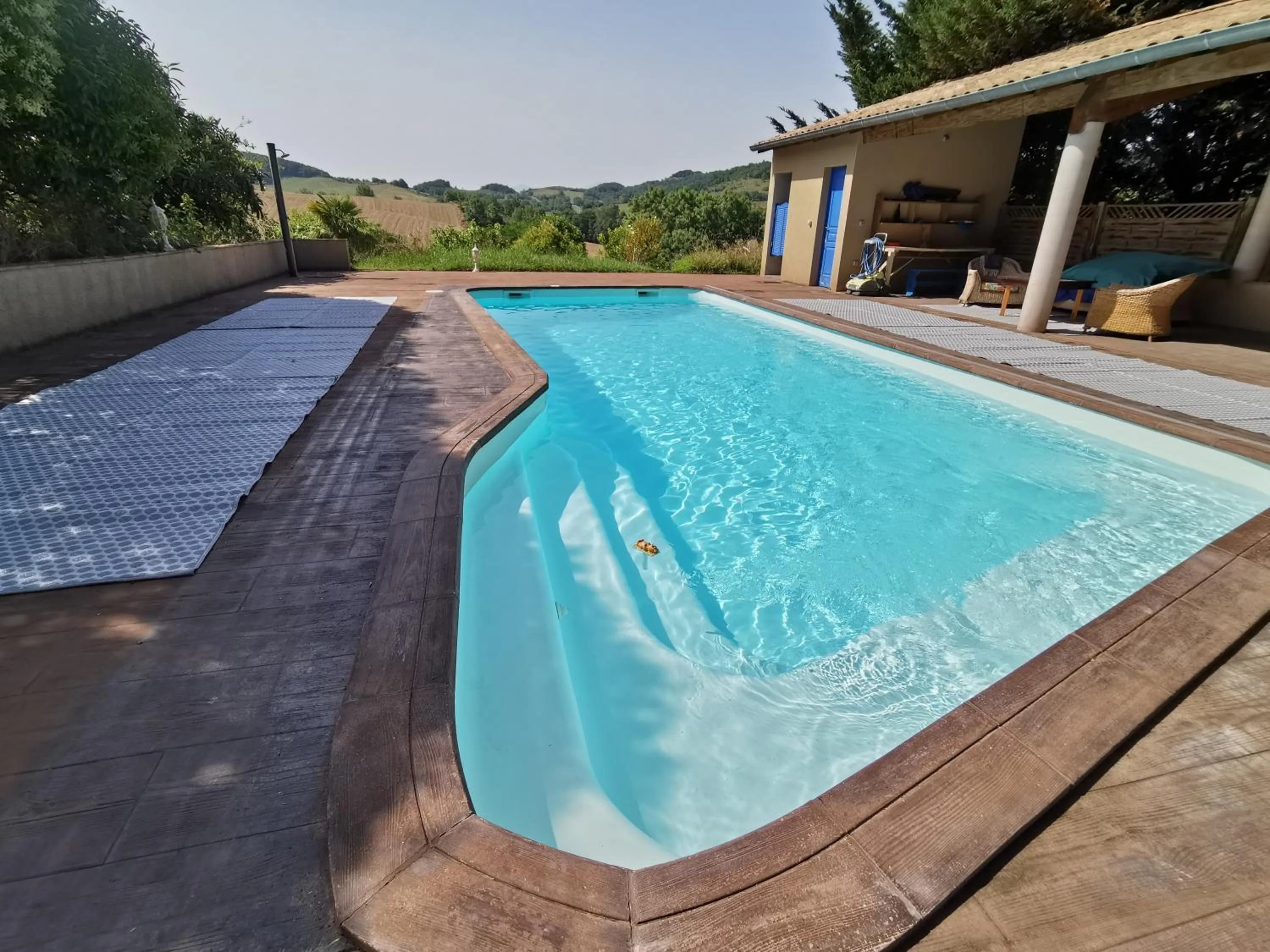Swimming pool in Residence La Borde