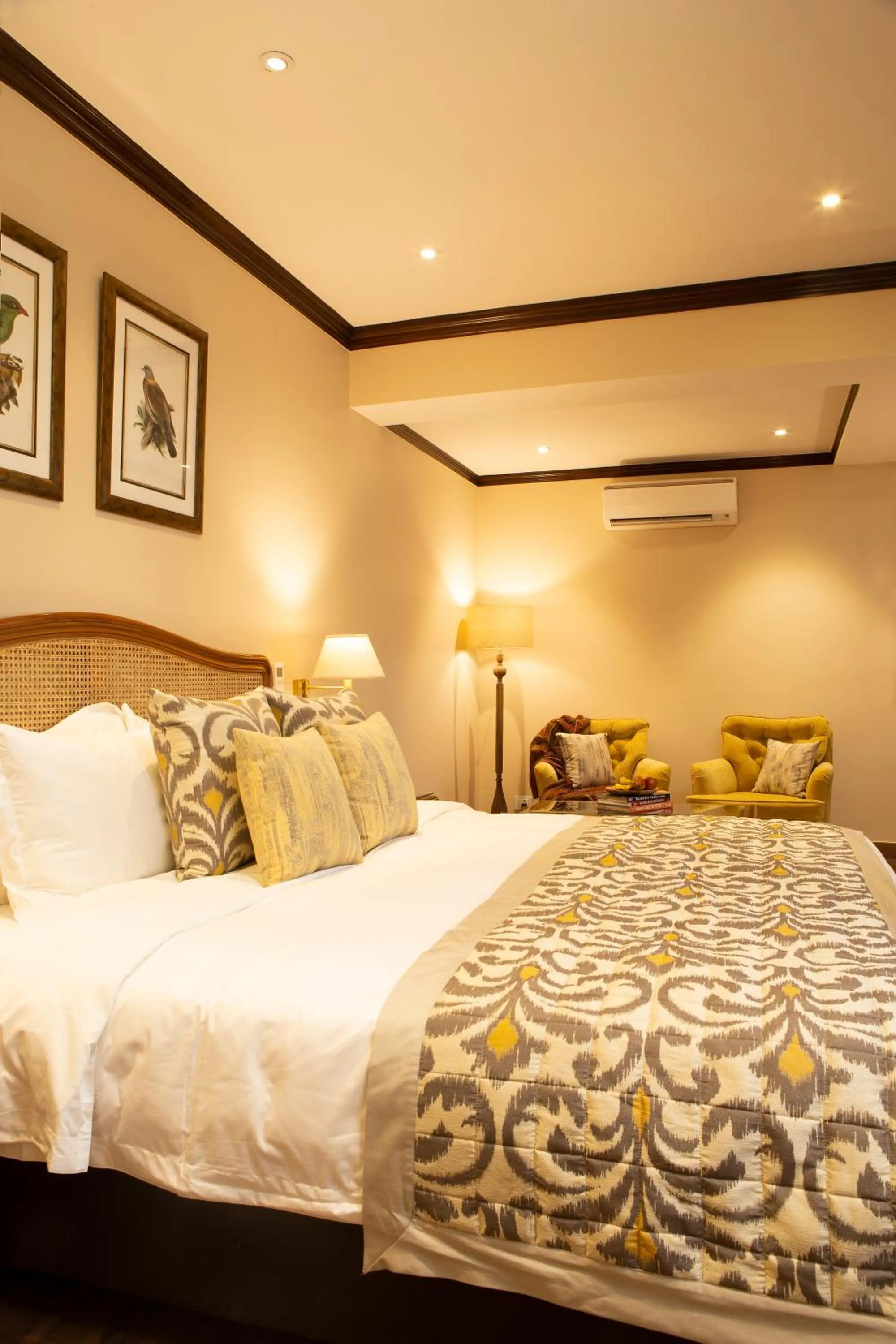 Bed in Daleside Manor, Boutique Hotel, Kasauli