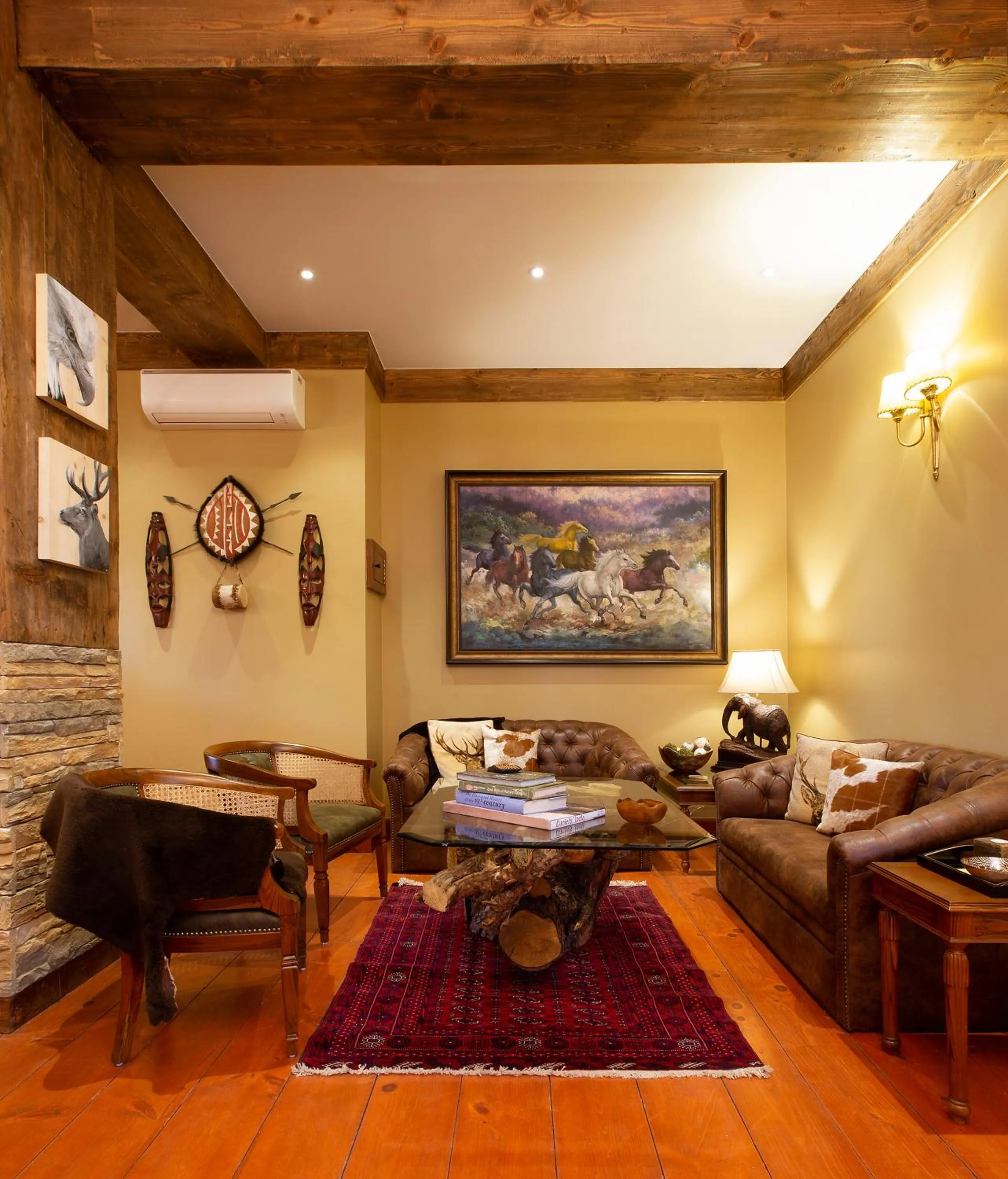 Lounge or bar in Daleside Manor, Boutique Hotel, Kasauli