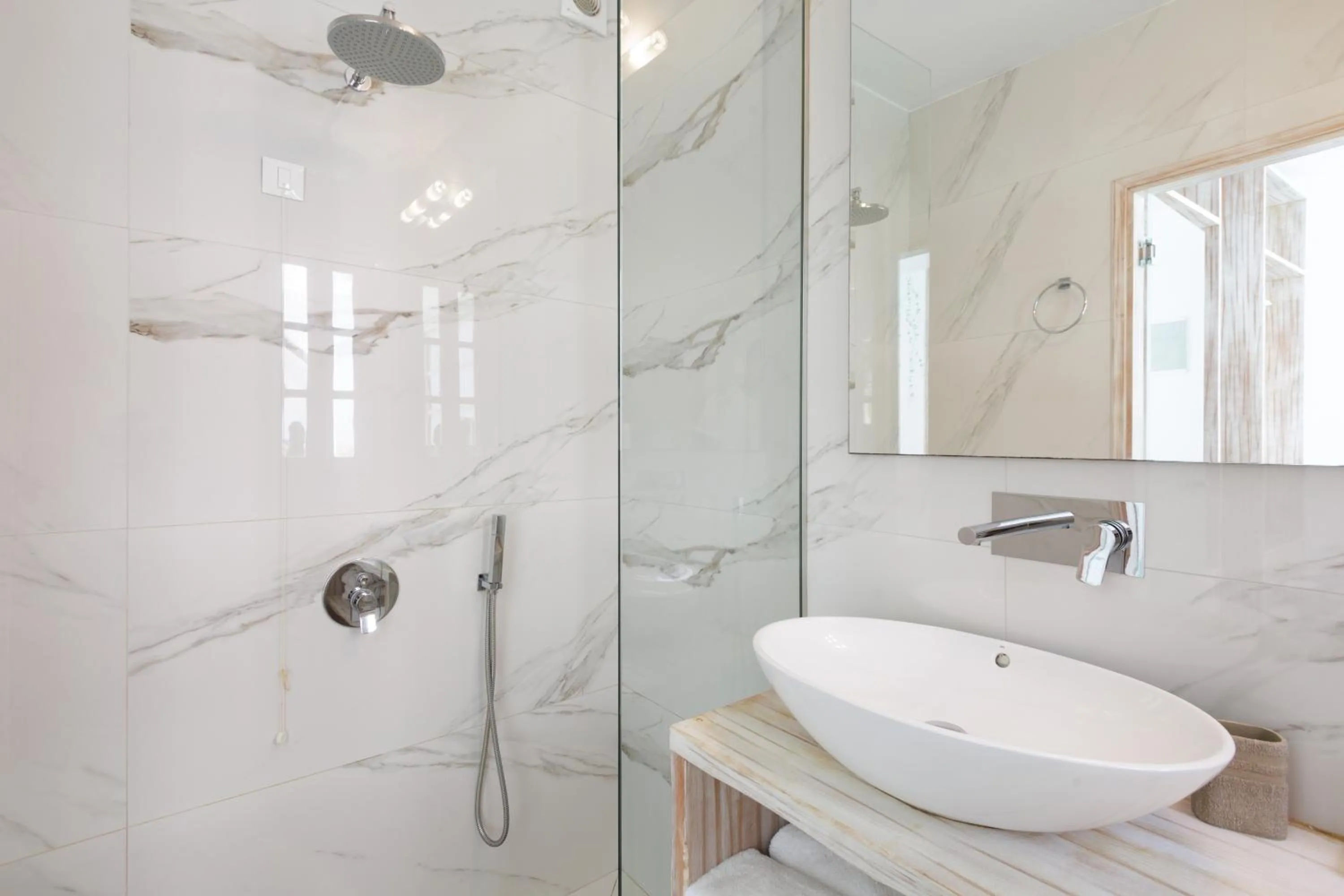 Shower in The Museum Project Oia