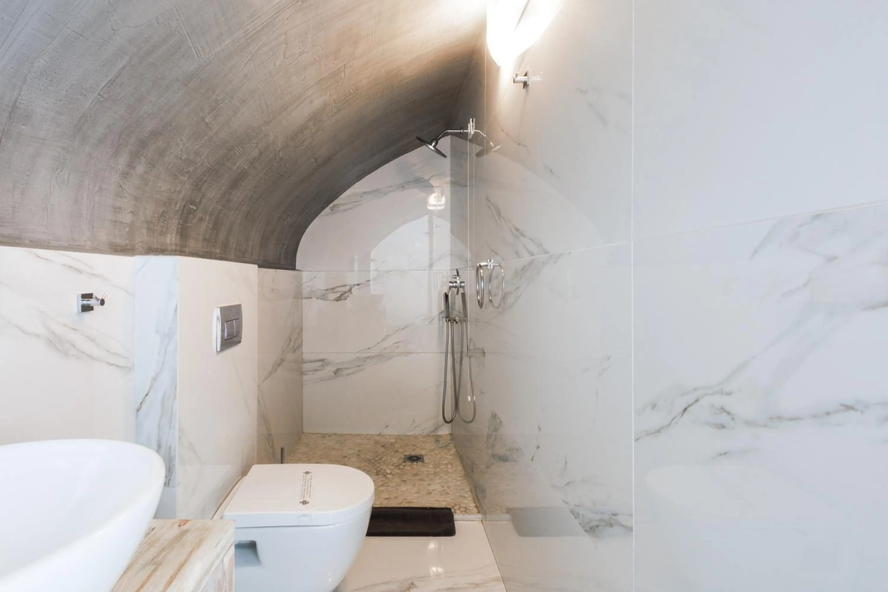 Shower in The Museum Project Oia