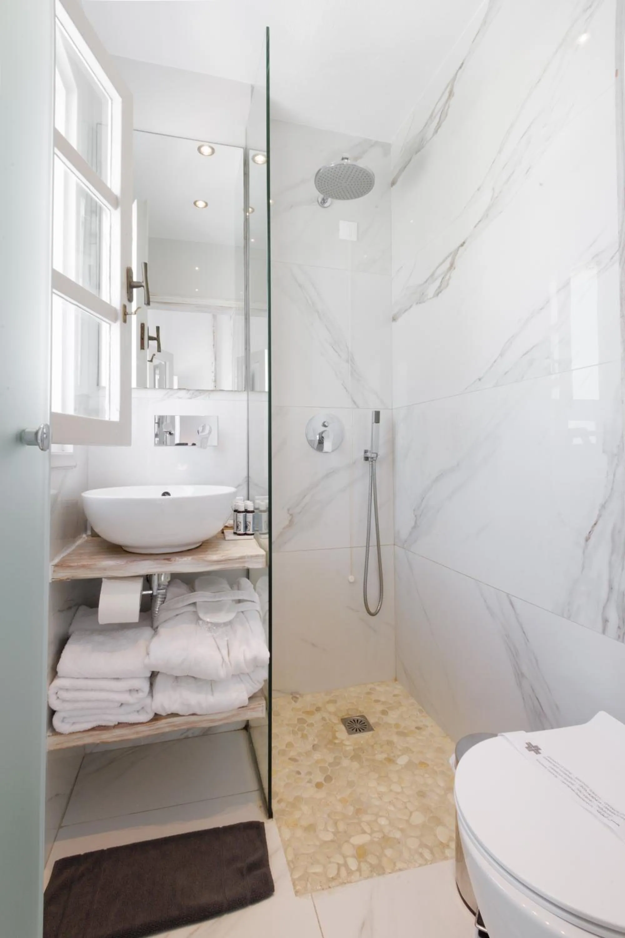 Shower in The Museum Project Oia