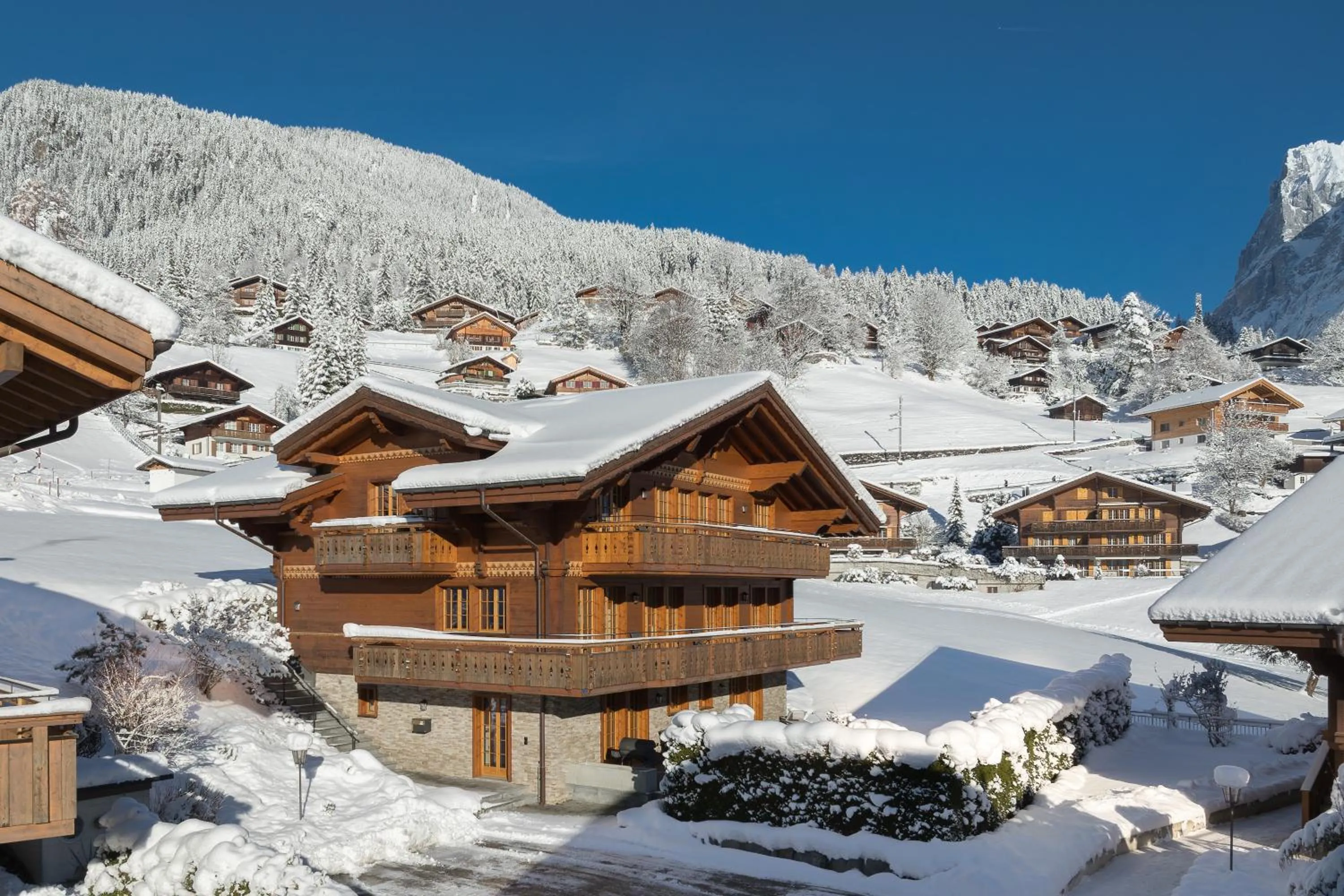 Property building in Chalet Alia and Apartments-Grindelwald by Swiss Hotel Apartments
