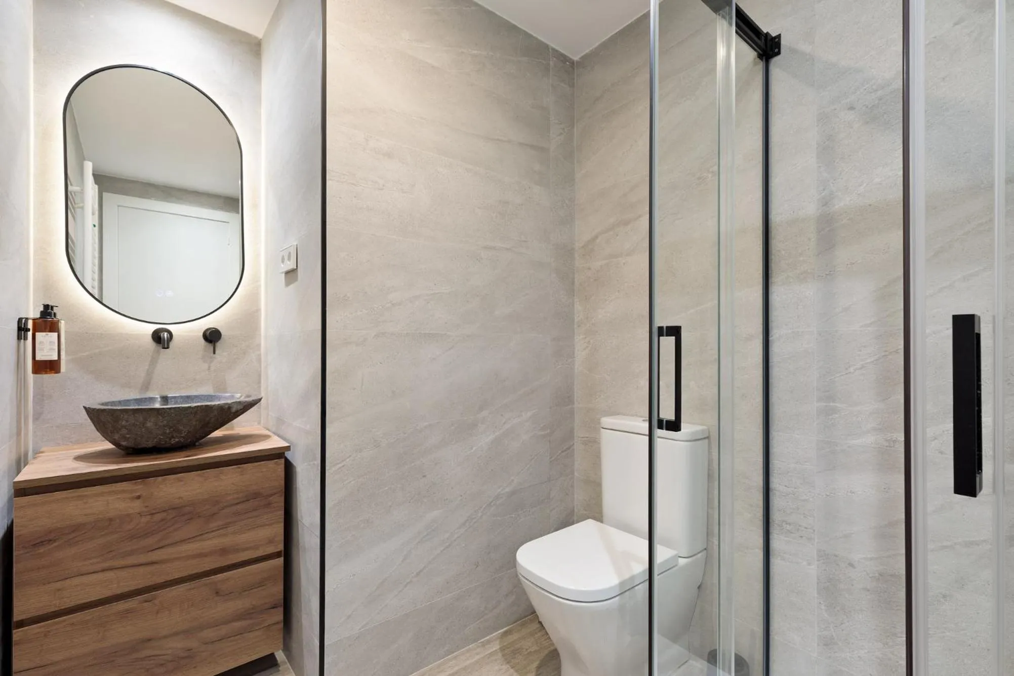 Shower in Sitges Group Blue&White