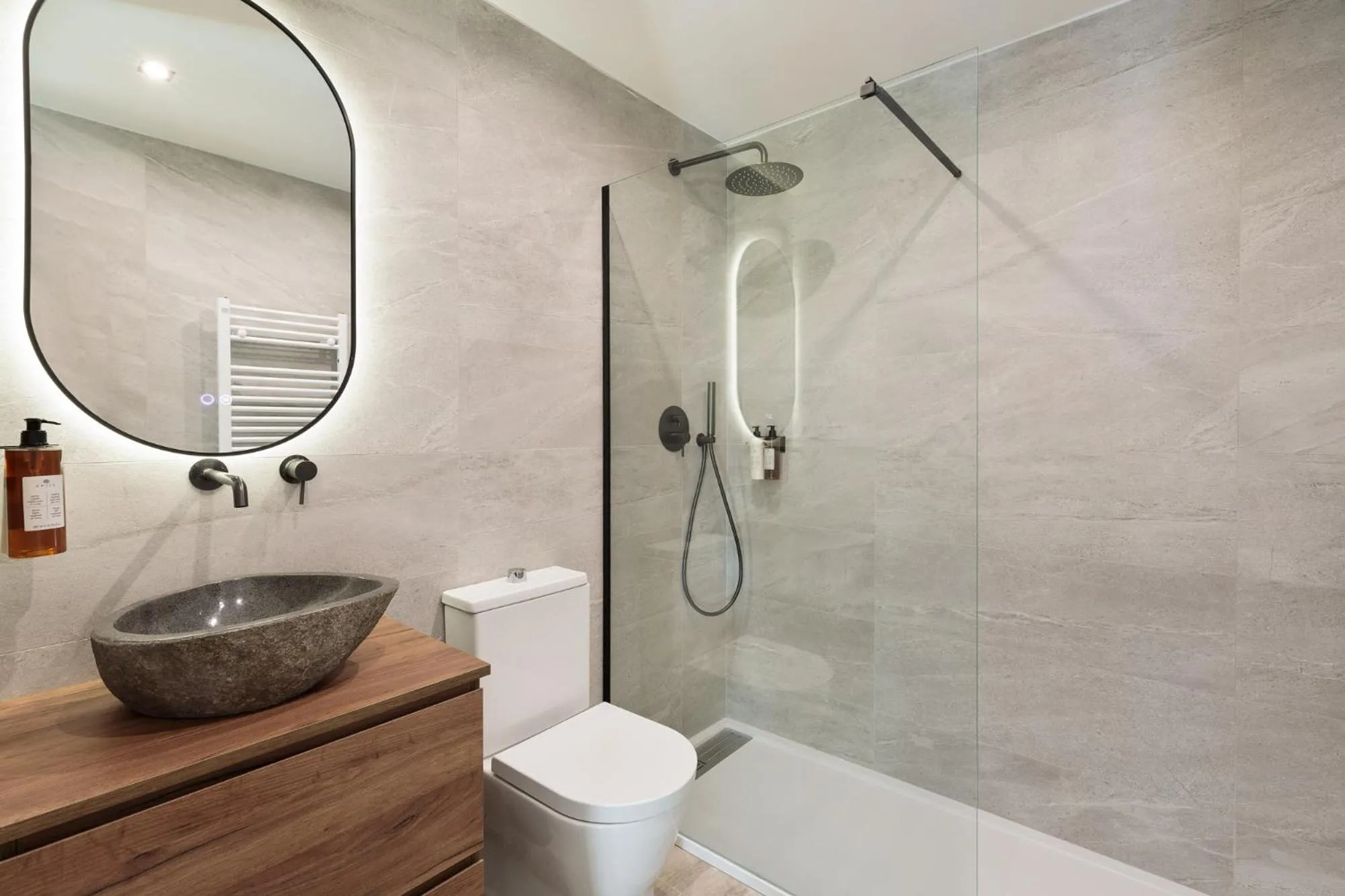 Shower in Sitges Group Blue&White