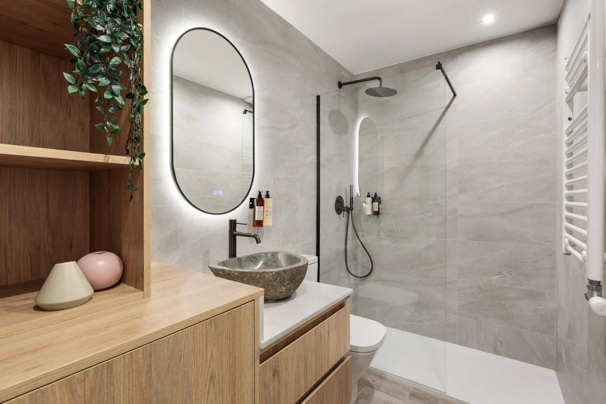 Shower in Sitges Group Blue&White