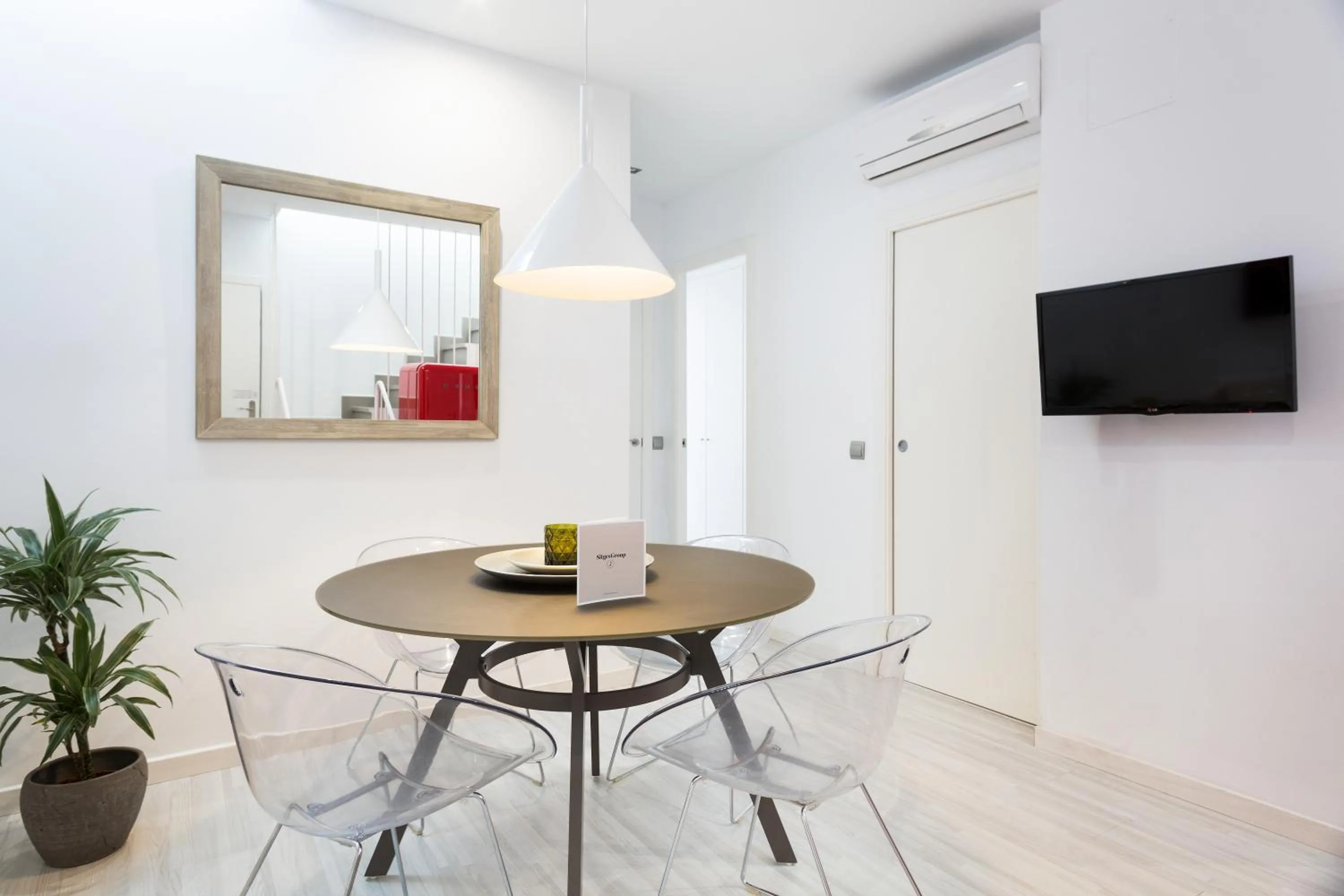 Dining area in Sitges Group Blue&White