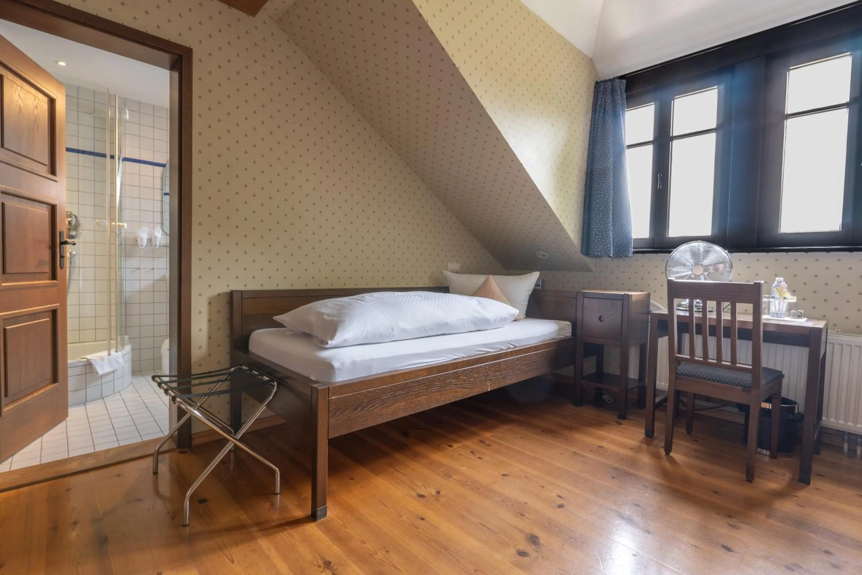 Bed in Burg Windeck ***S