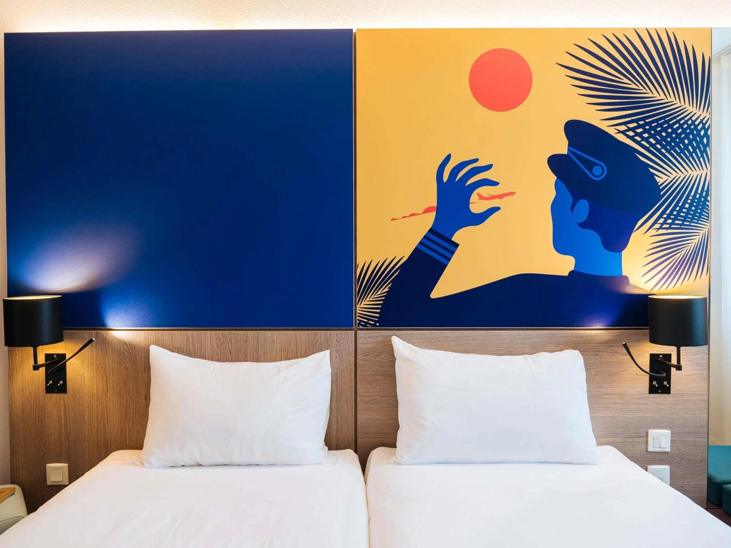 Bedroom, Bed in ibis Styles Nice Aéroport Arenas