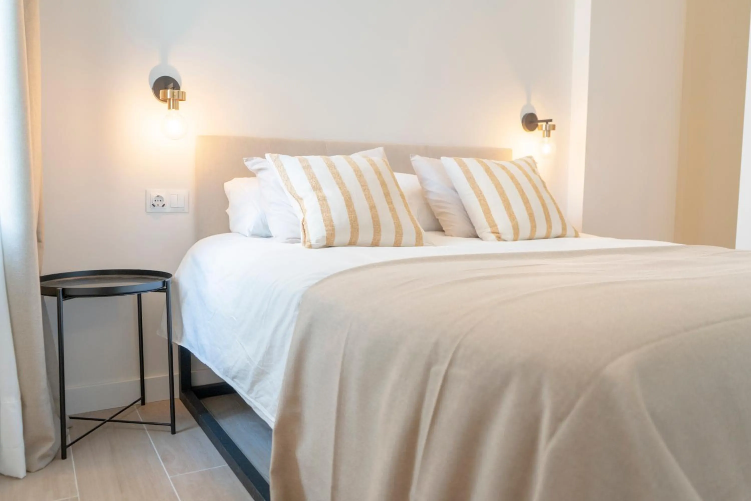 Bed in Suites Alfonso X