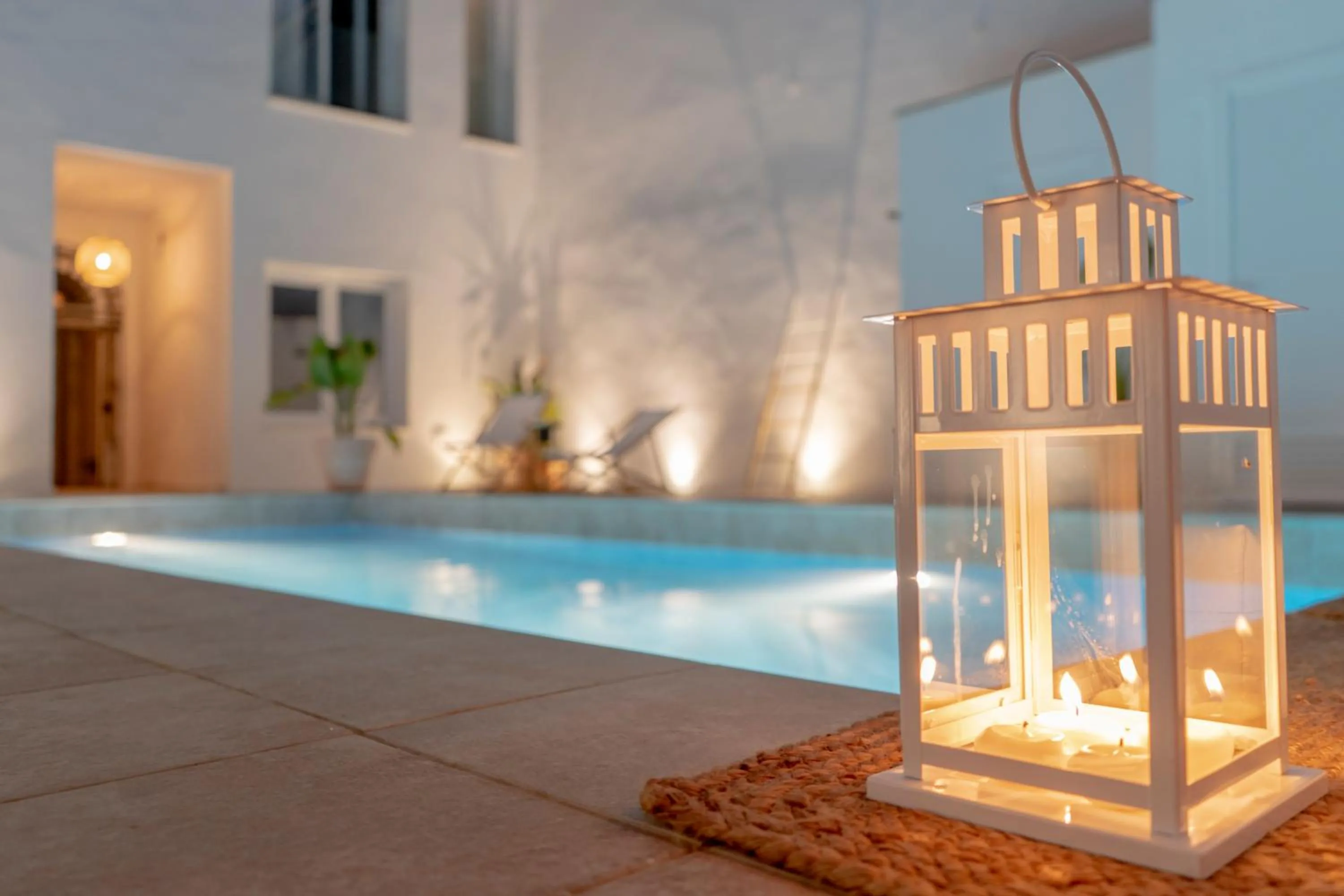 Swimming pool in Suites Alfonso X