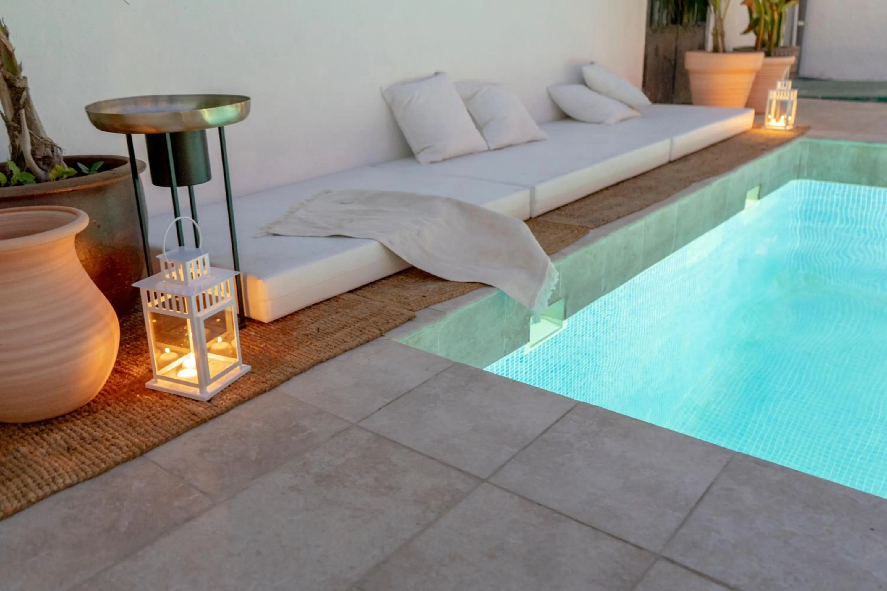 Pool view in Suites Alfonso X