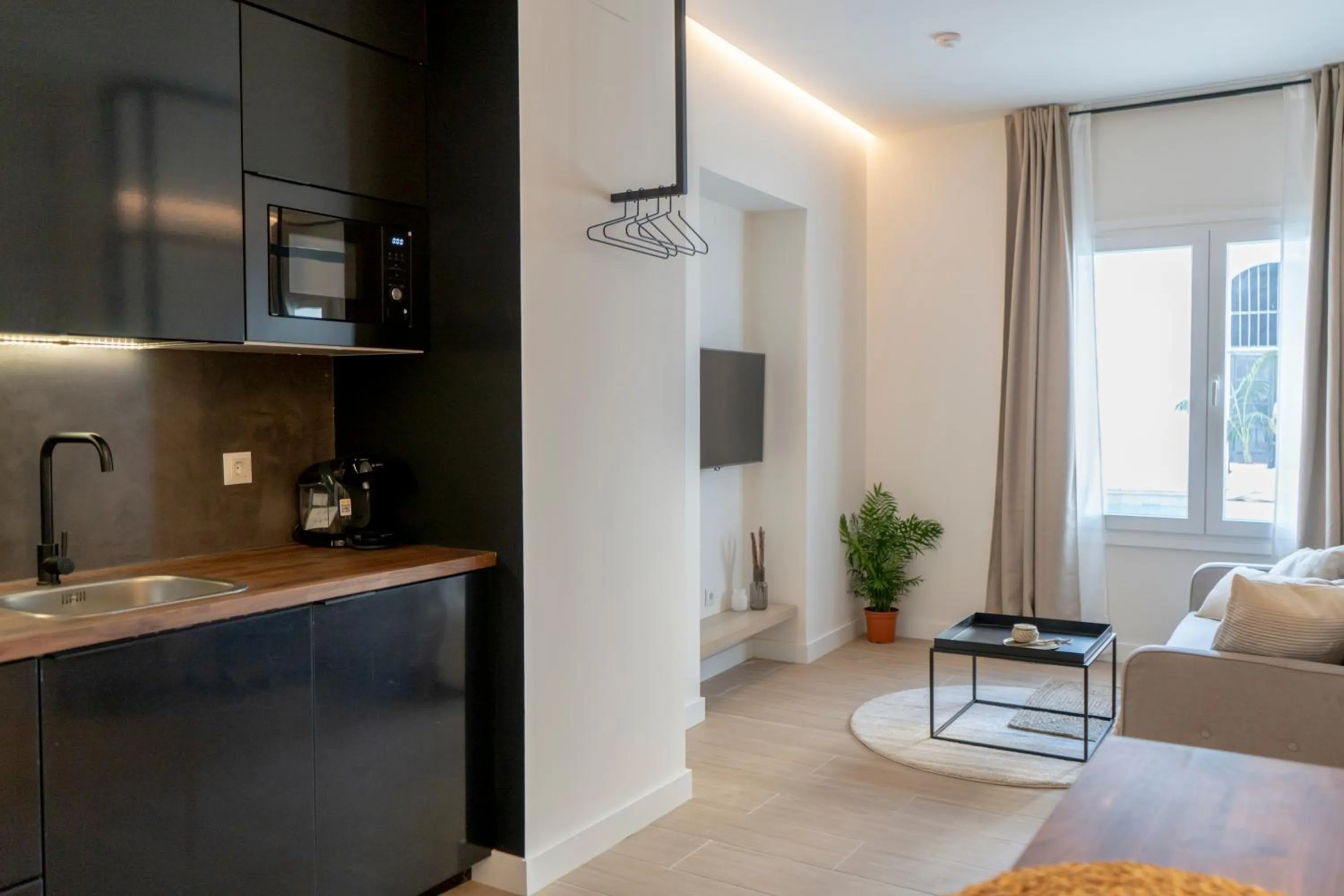 Kitchen or kitchenette in Suites Alfonso X