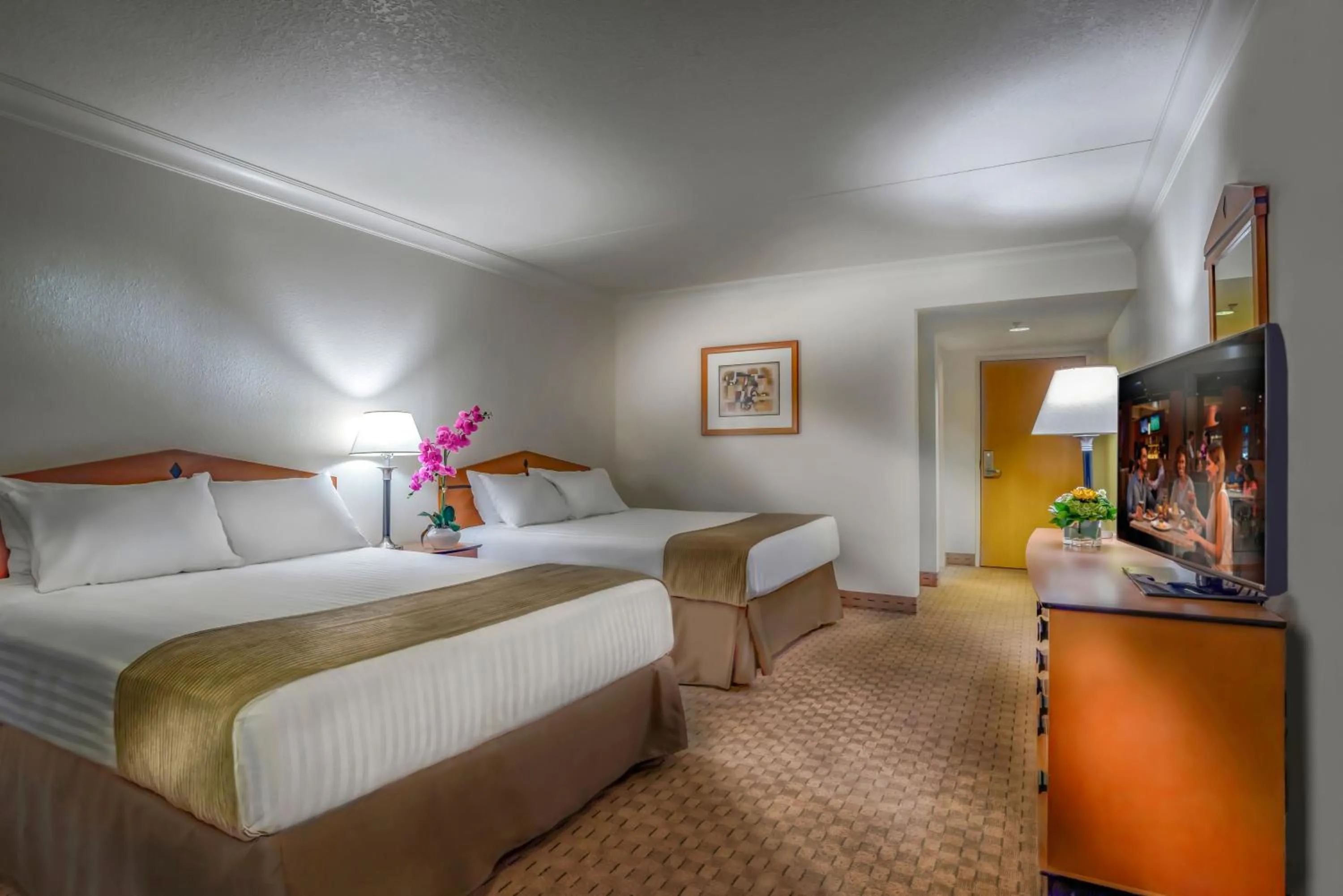 Toilet, Bed in The STRAT Hotel, Casino & Tower