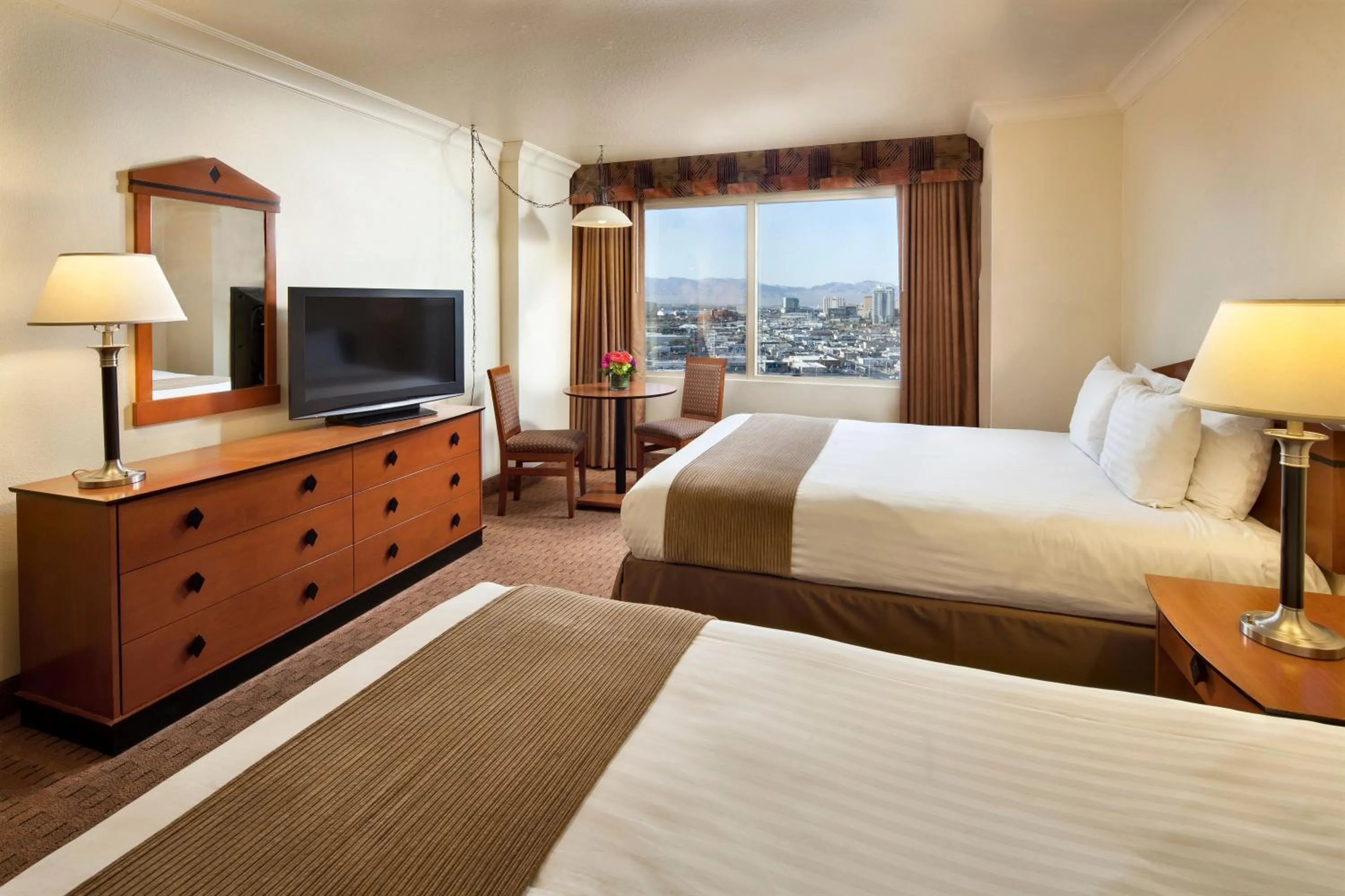 Toilet, Bed in The STRAT Hotel, Casino & Tower