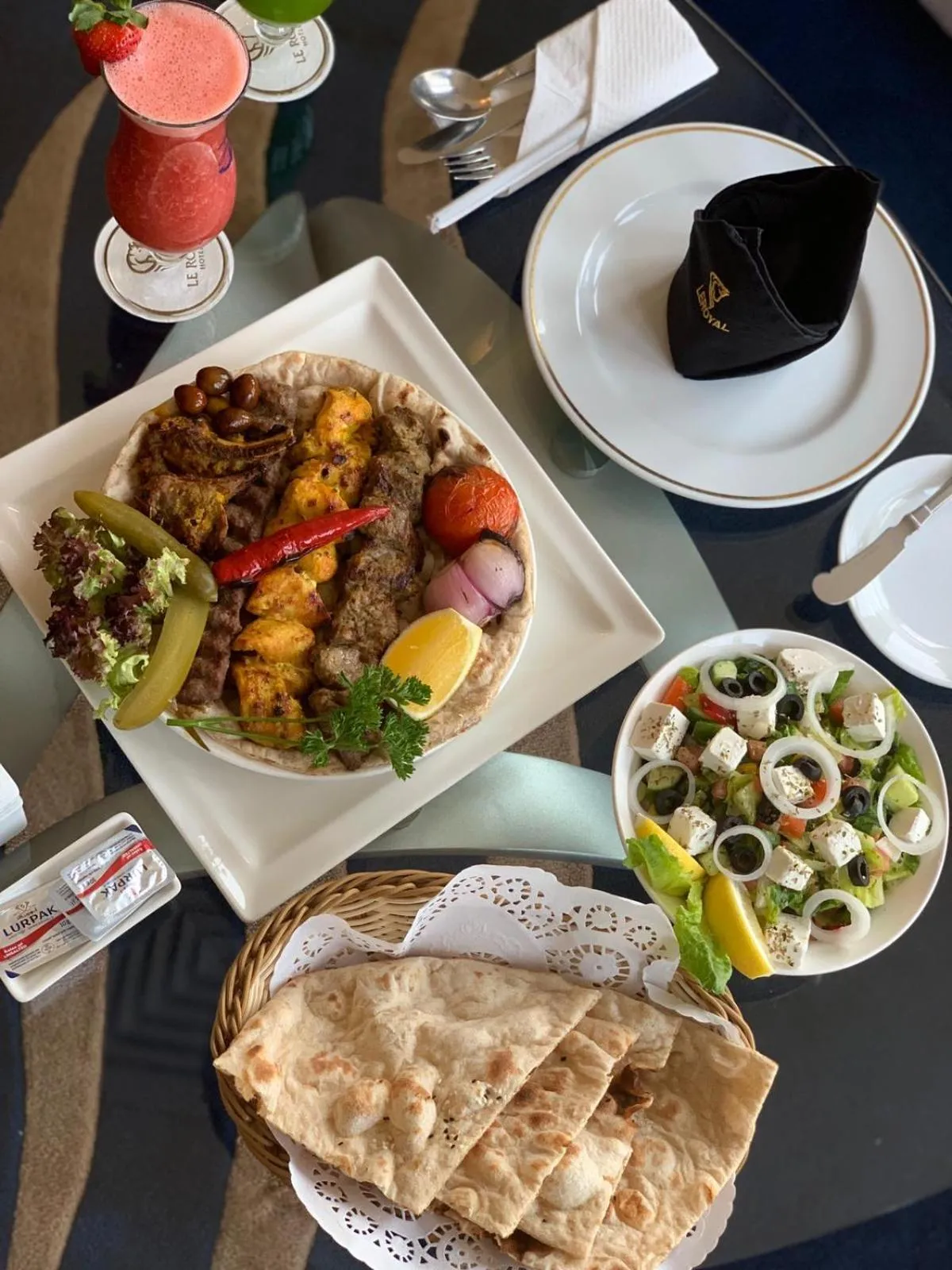 Food and drinks in Le Royal Hotel