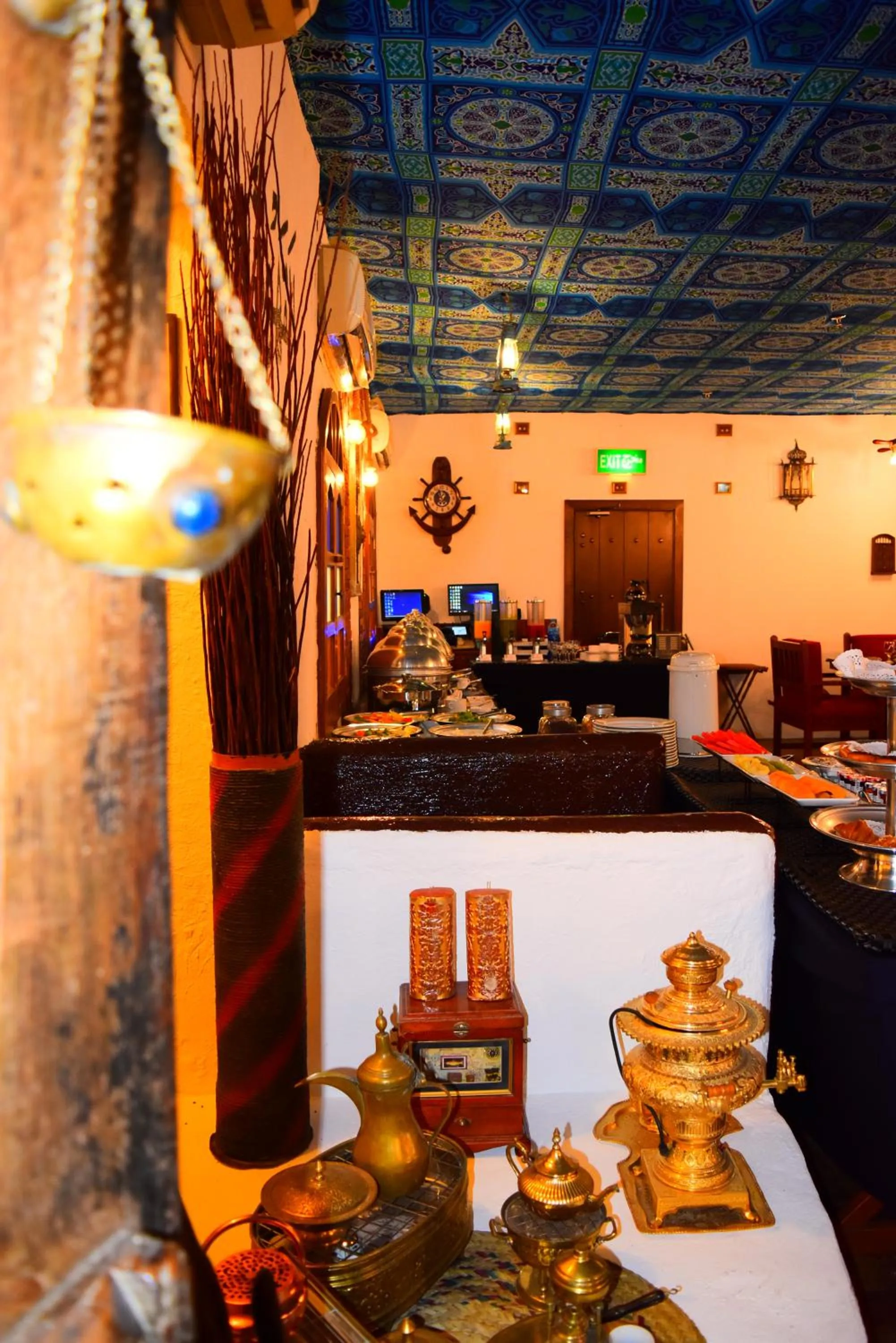 Restaurant/places to eat in Le Royal Hotel