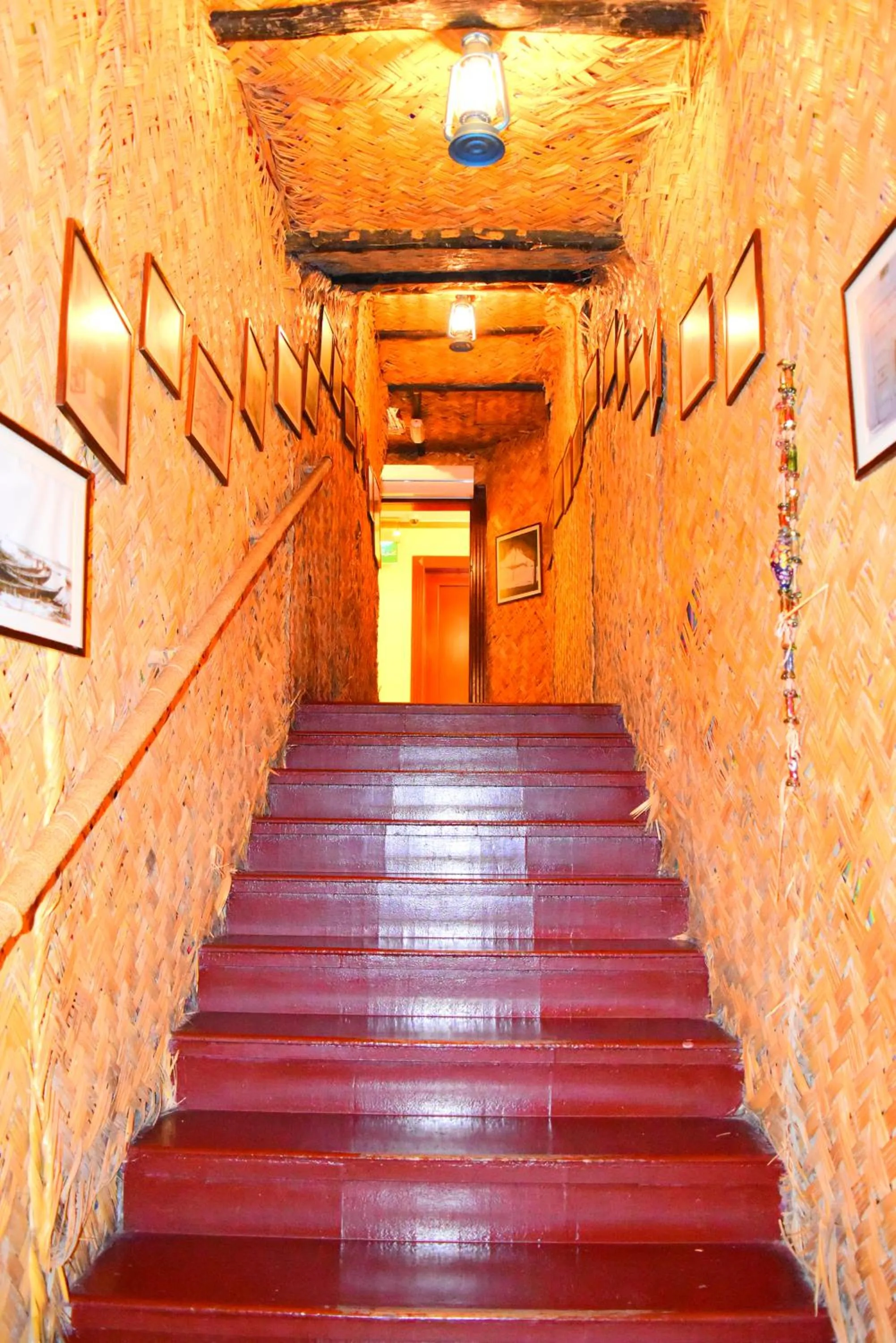 Restaurant/places to eat in Le Royal Hotel