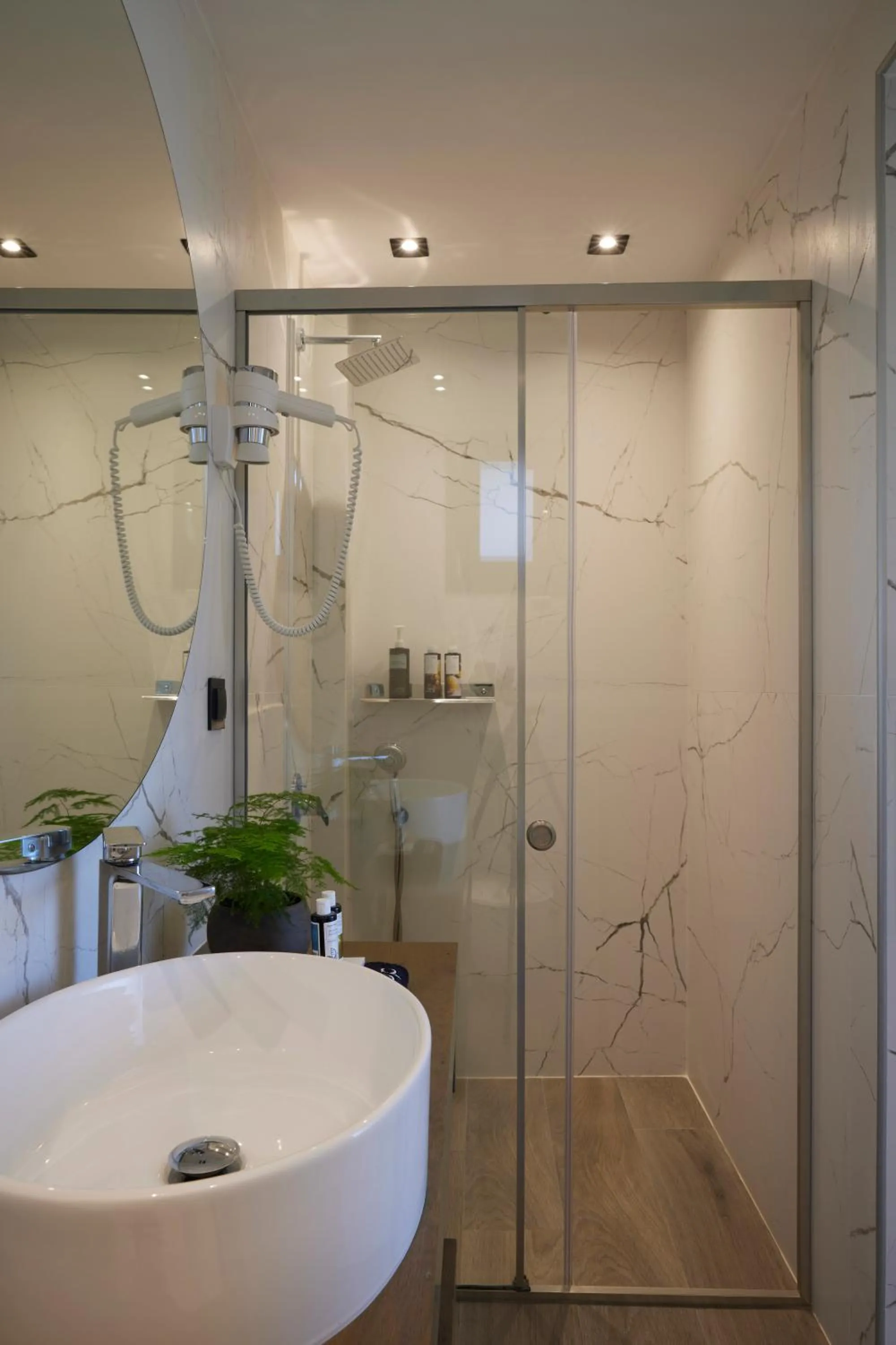 Shower in Villa OMNIA - Luxury Bound on Earth