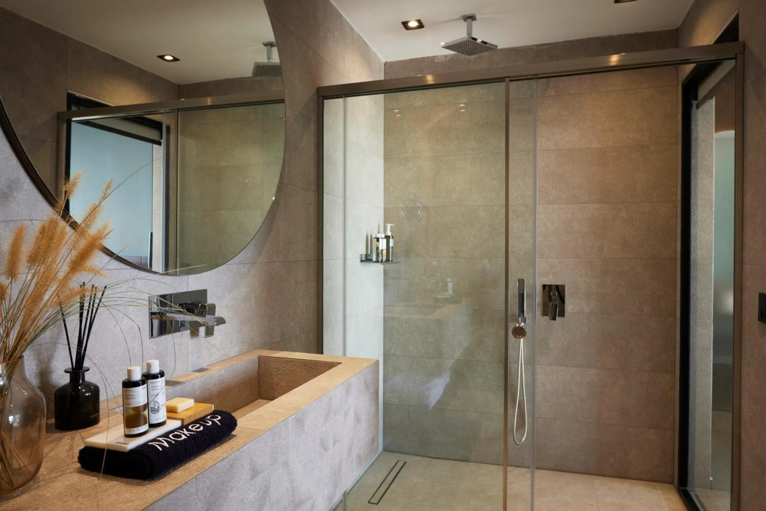 Shower in Villa OMNIA - Luxury Bound on Earth