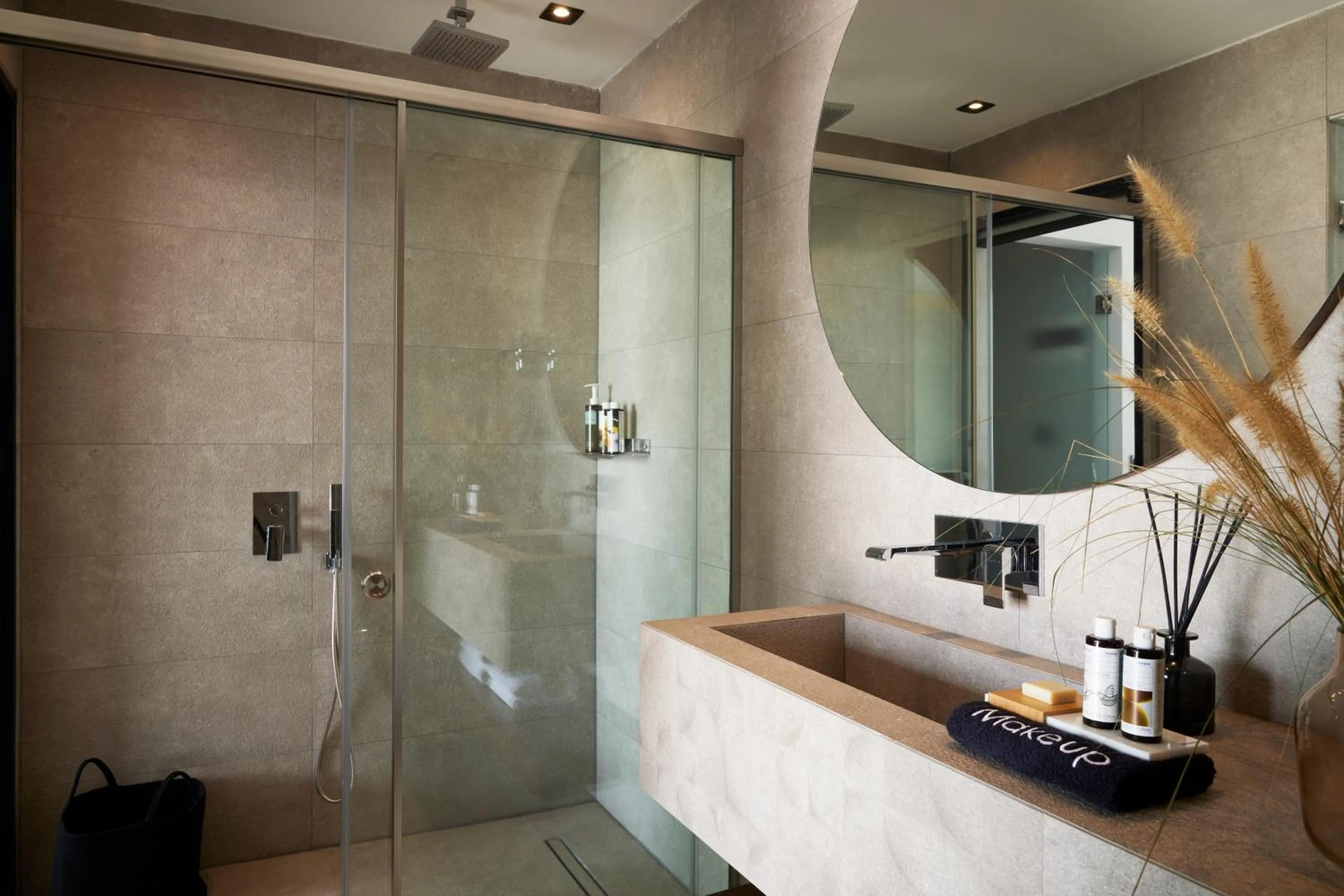 Shower in Villa OMNIA - Luxury Bound on Earth