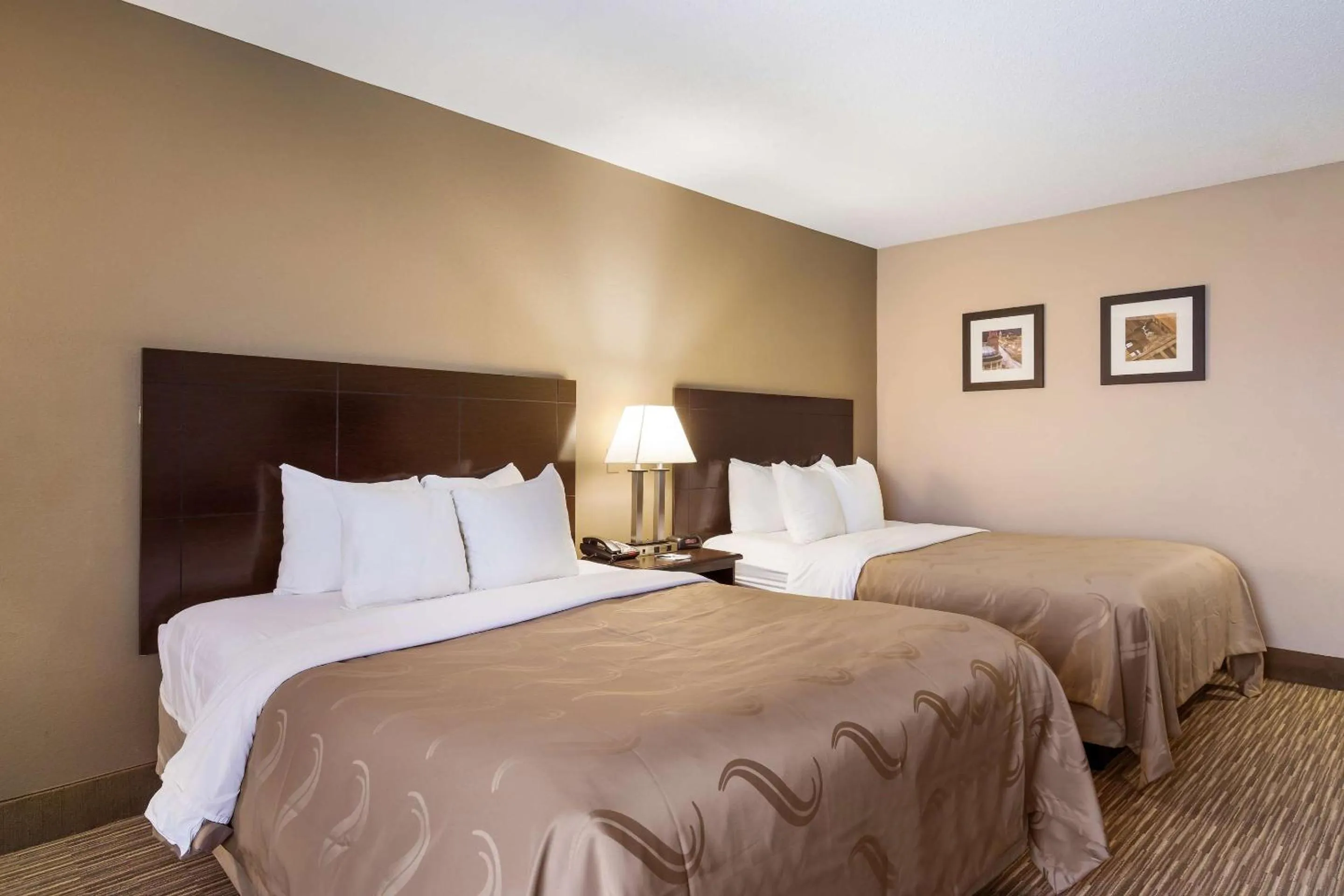 Bedroom, Bed in Quality Inn I-70 Near Kansas Speedway