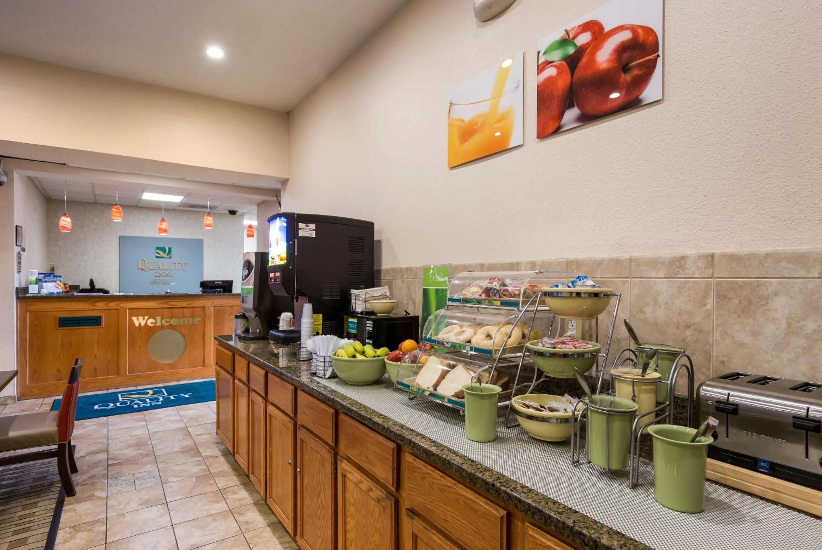 Breakfast in Quality Inn I-70 Near Kansas Speedway