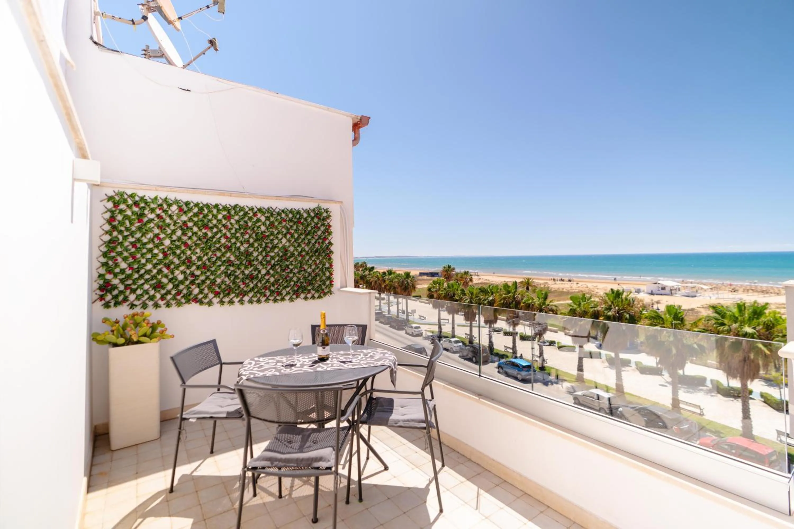 MADAGÌ Beachfront Apartments