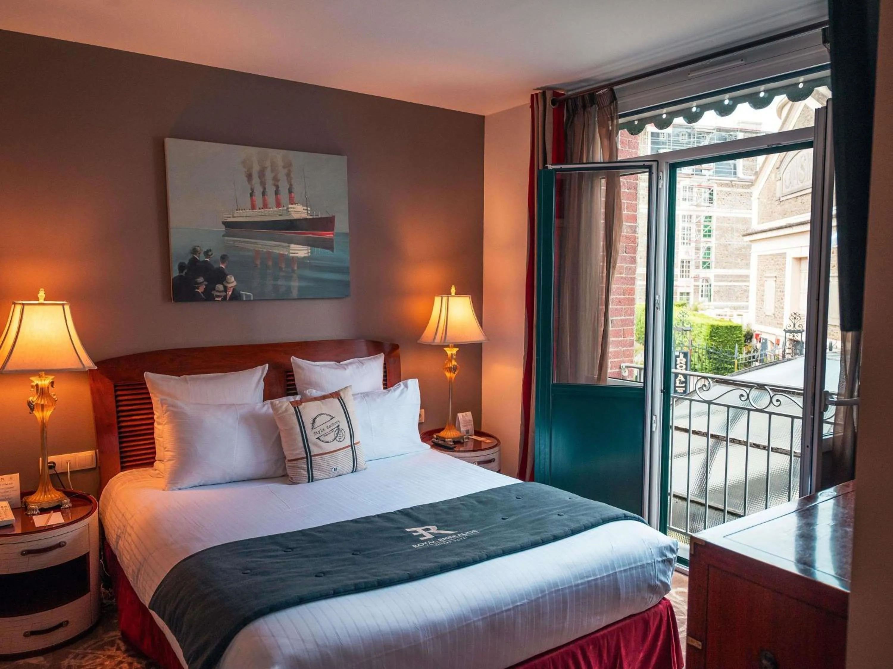 Bedroom, Bed in Royal Emeraude Hotel Dinard - MGallery Collection