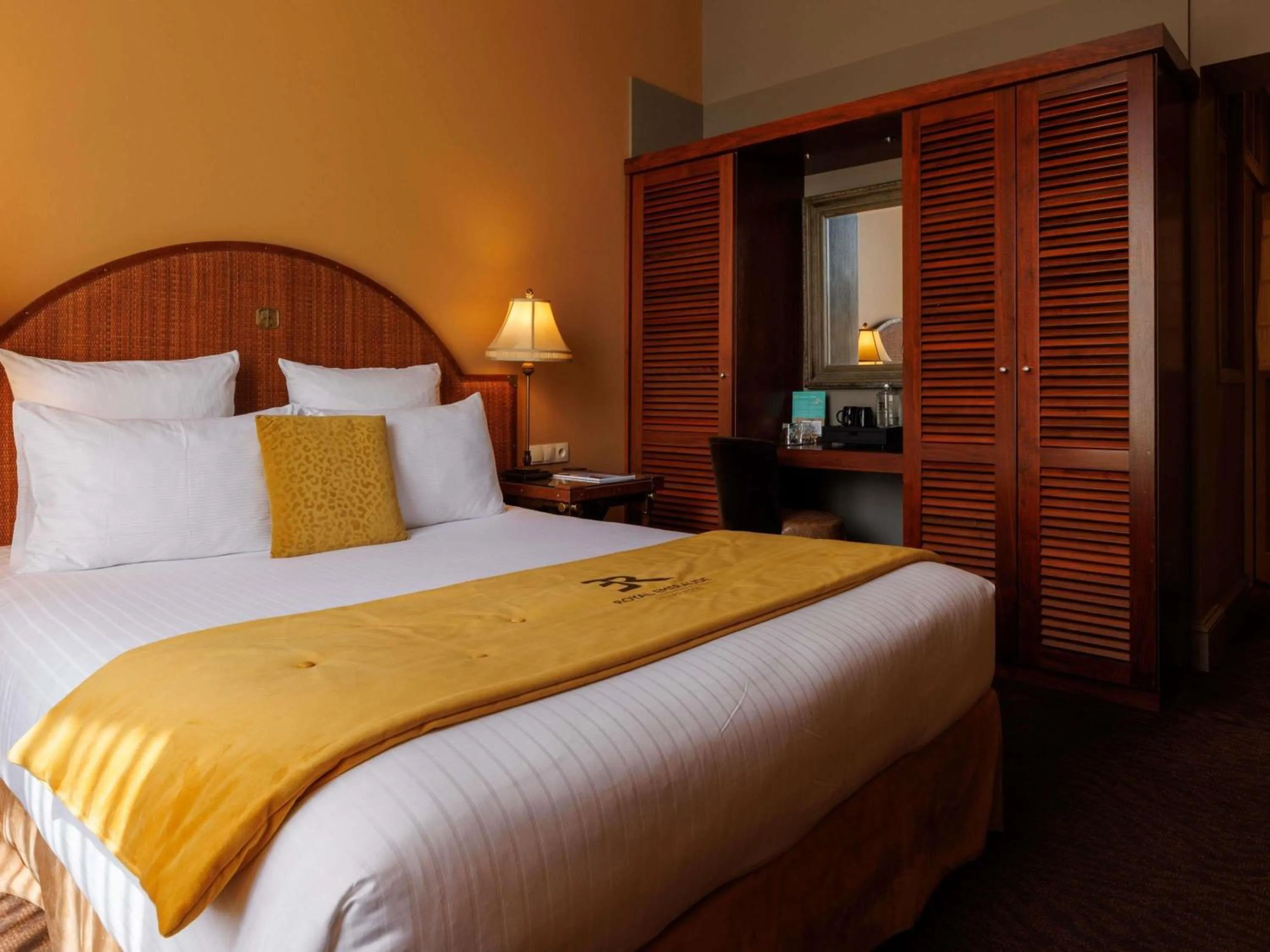 Bedroom, Bed in Royal Emeraude Hotel Dinard - MGallery Collection