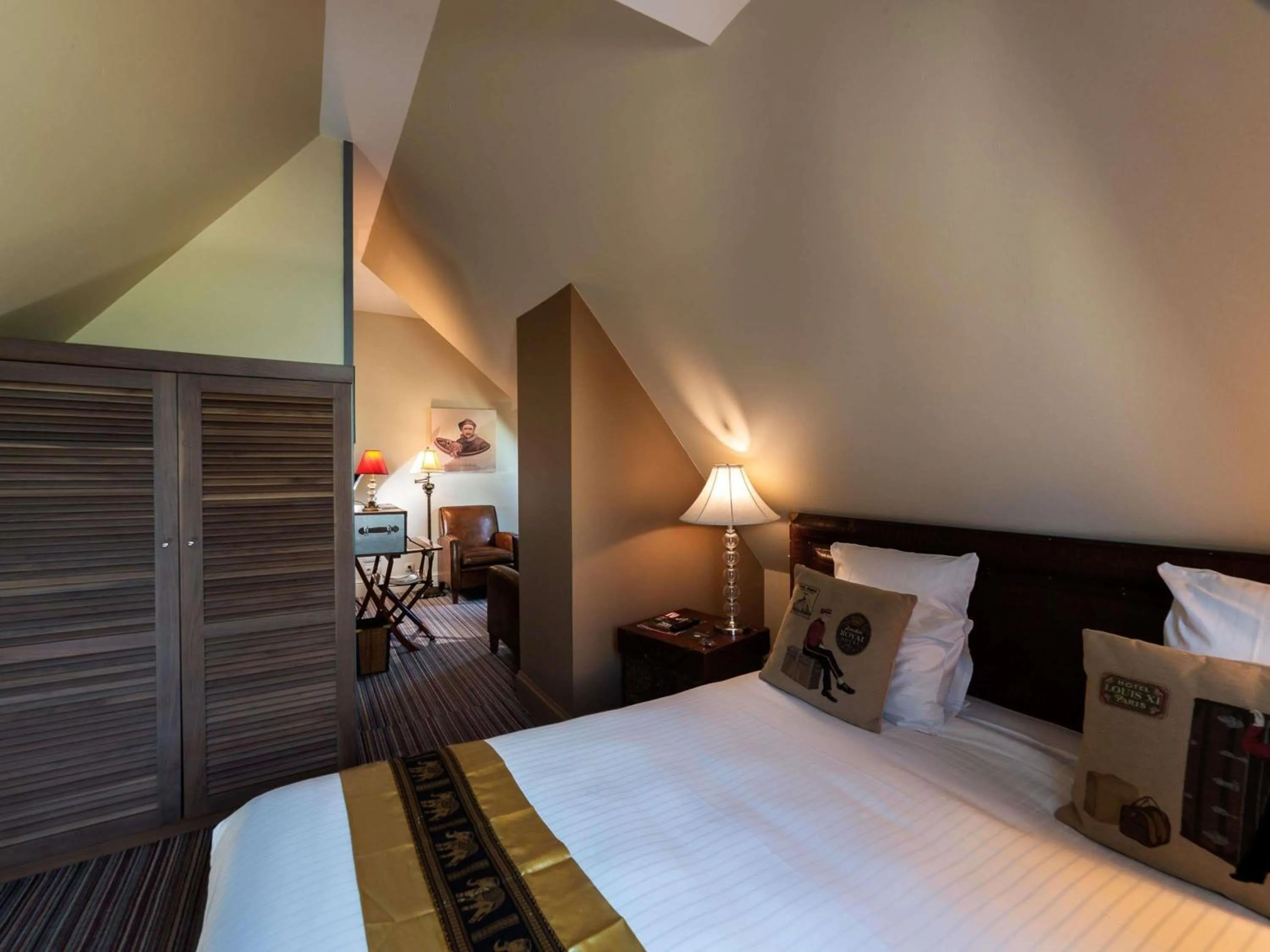 Bedroom, Bed in Royal Emeraude Hotel Dinard - MGallery Collection