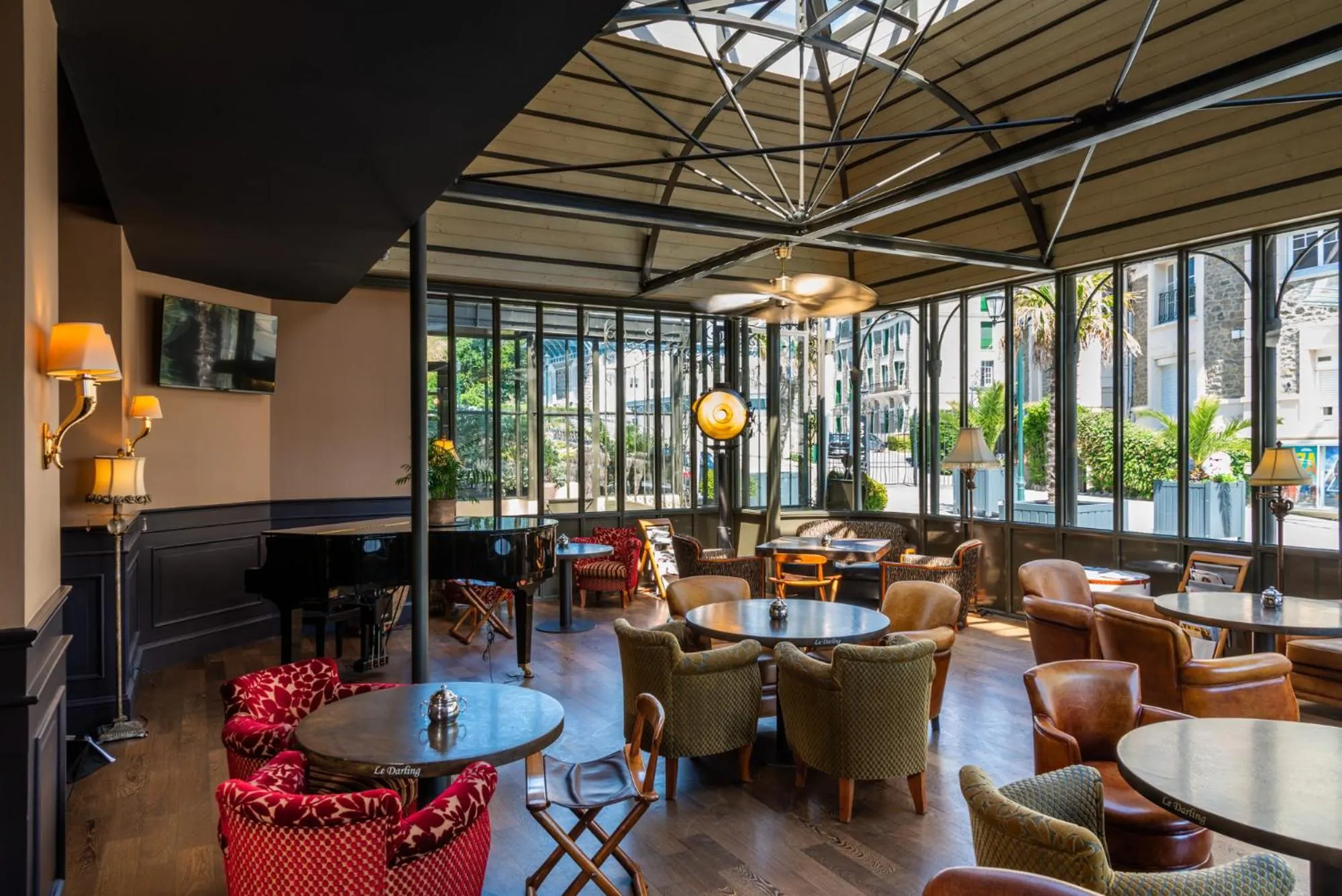 Lounge or bar in Royal Emeraude Hotel Dinard - MGallery Collection