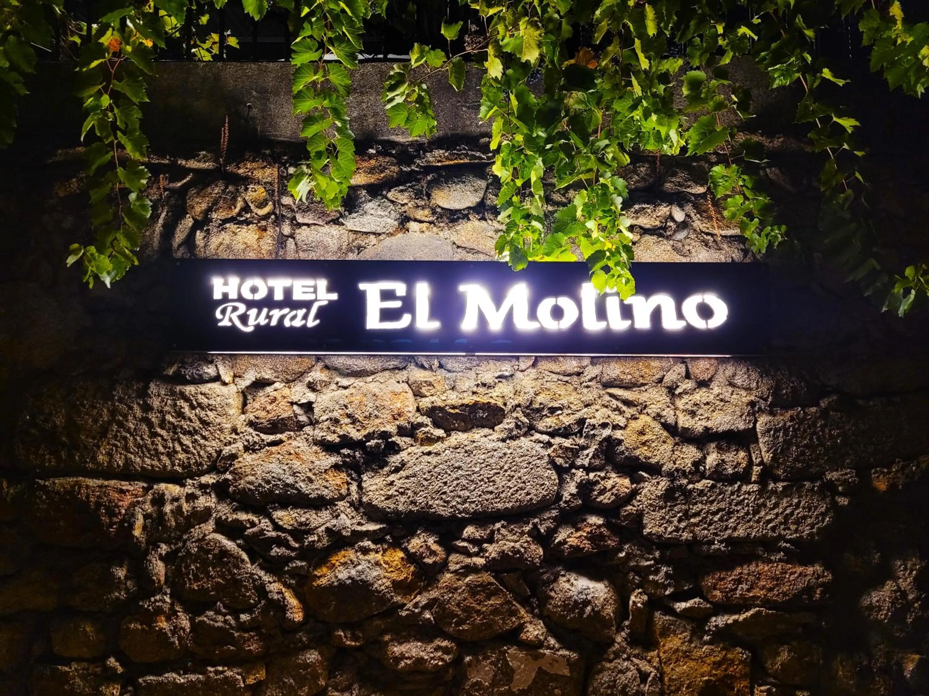 Property logo or sign in Hotel Rural El Molino