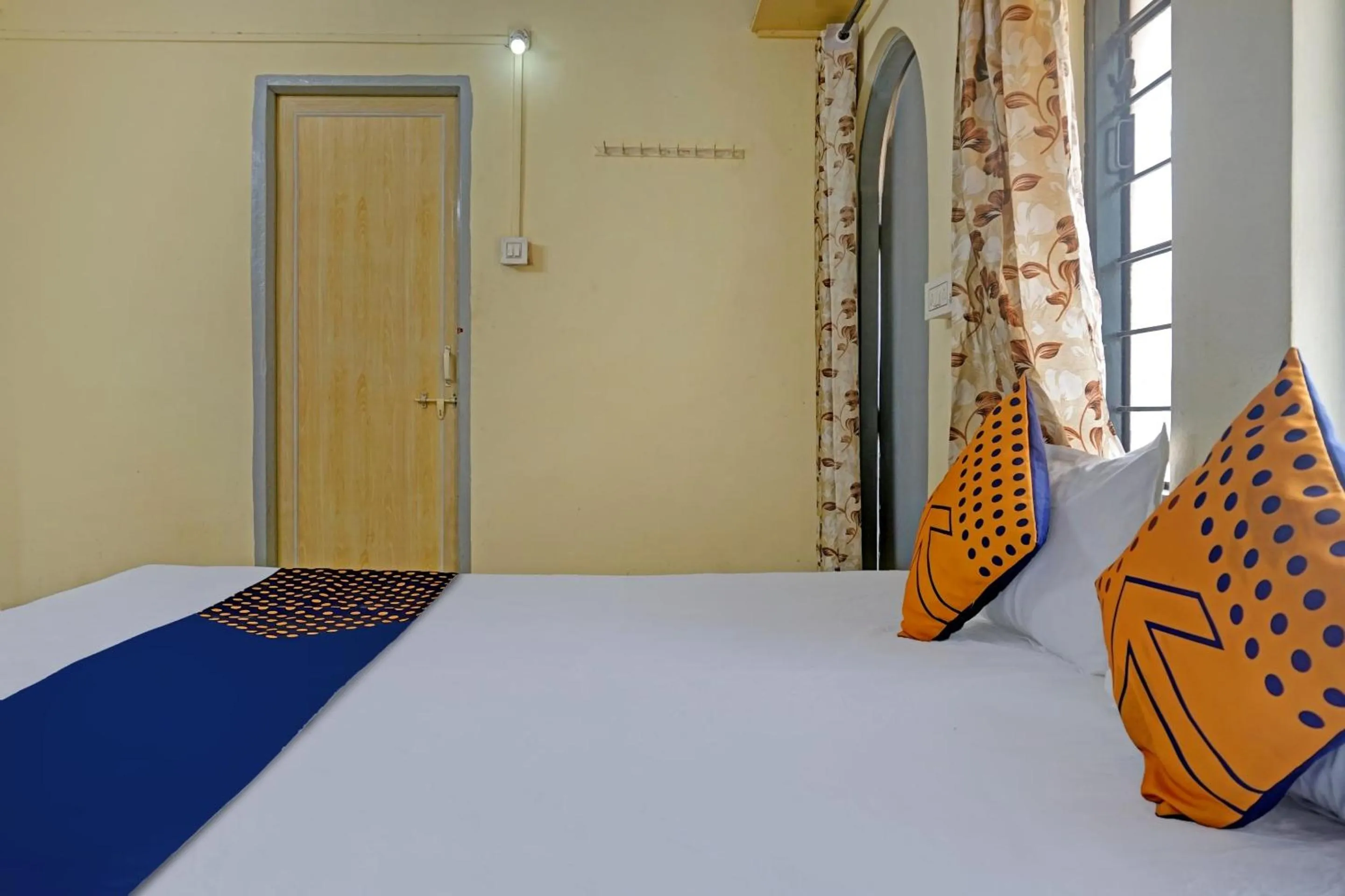 Bedroom, Bed in SPOT ON Hotel Prakash Residency, Near Hanuman Gym Ajmera Colony, Pimpri