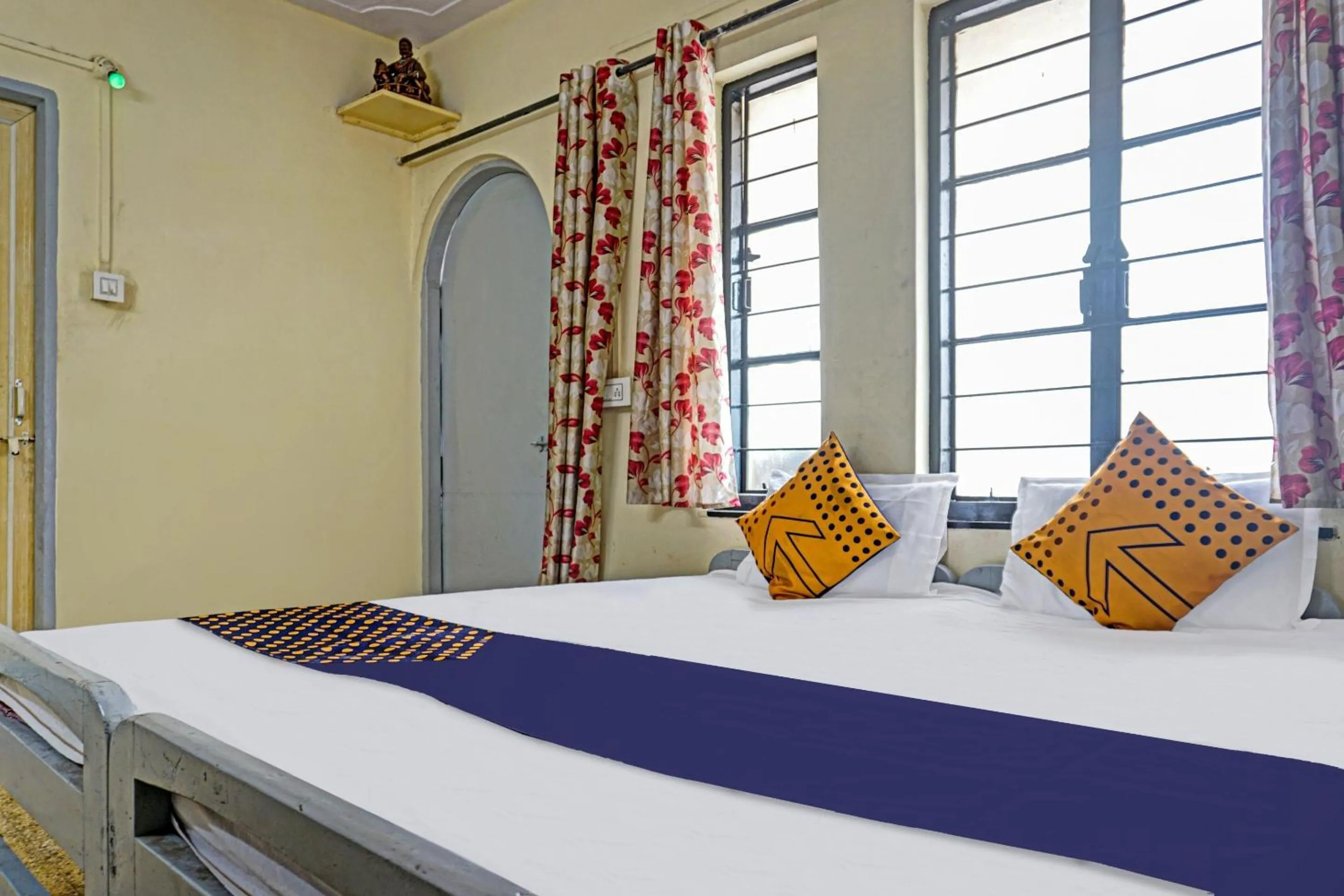 Bedroom, Bed in SPOT ON Hotel Prakash Residency, Near Hanuman Gym Ajmera Colony, Pimpri