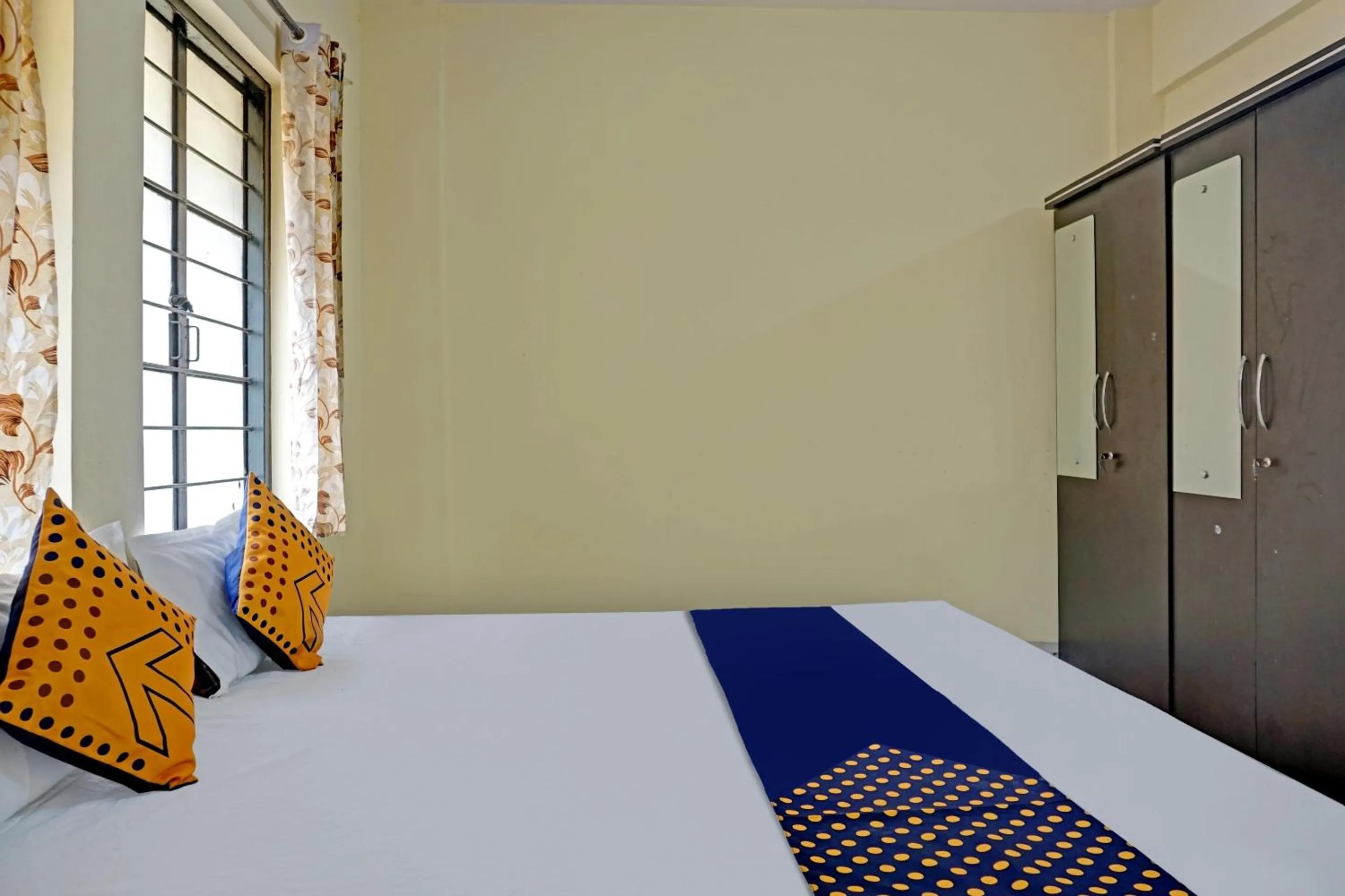 Bedroom, Bed in SPOT ON Hotel Prakash Residency, Near Hanuman Gym Ajmera Colony, Pimpri