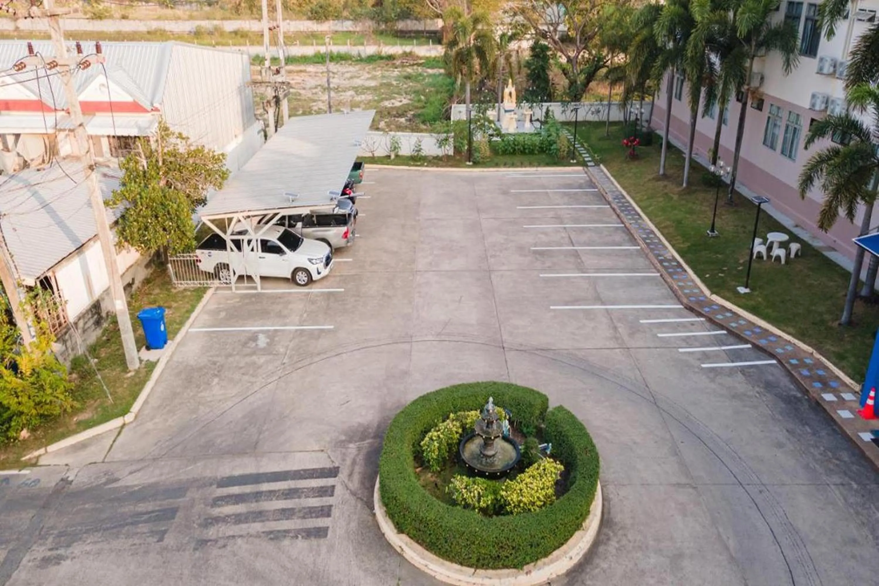 Property building in Top Inn Hotel พร้อมอาหารเช้า ใกล้วัดป่าวังน้ำเย็นและสถานที่ท่องเที่ยว