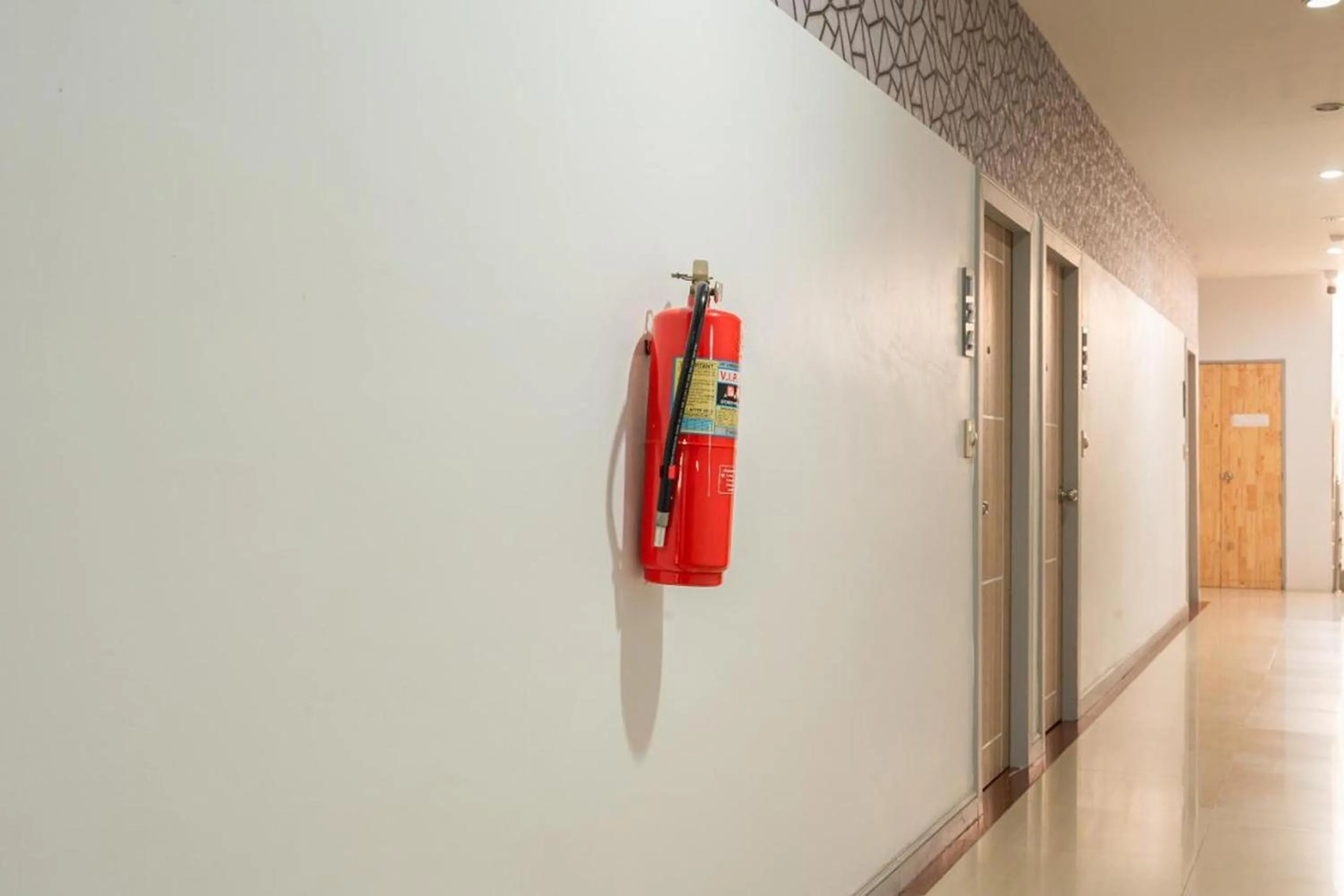 Property building in Top Inn Hotel พร้อมอาหารเช้า ใกล้วัดป่าวังน้ำเย็นและสถานที่ท่องเที่ยว