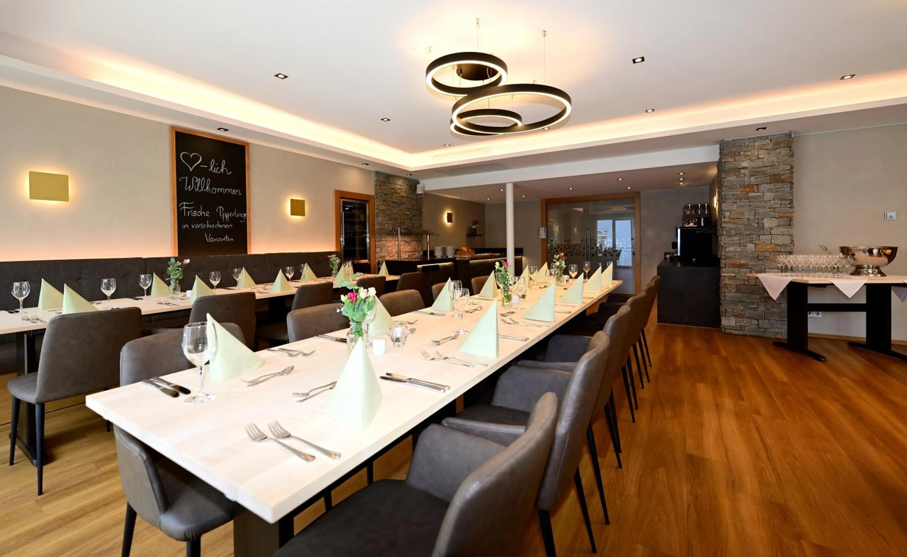 Restaurant/places to eat in Lindenberger Hof