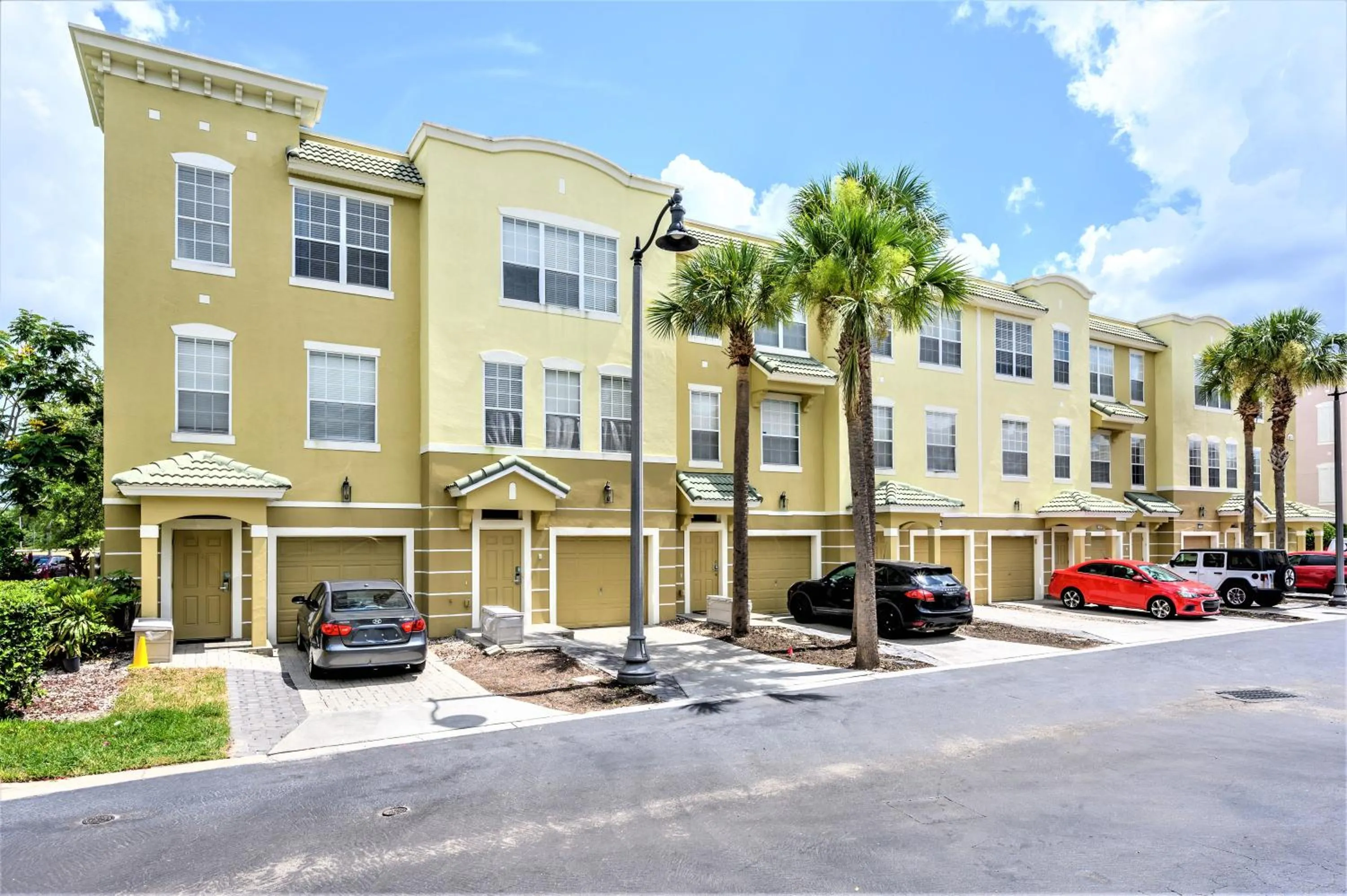 Property building in Vista Cay Resort by Millenium at Universal Blvd.