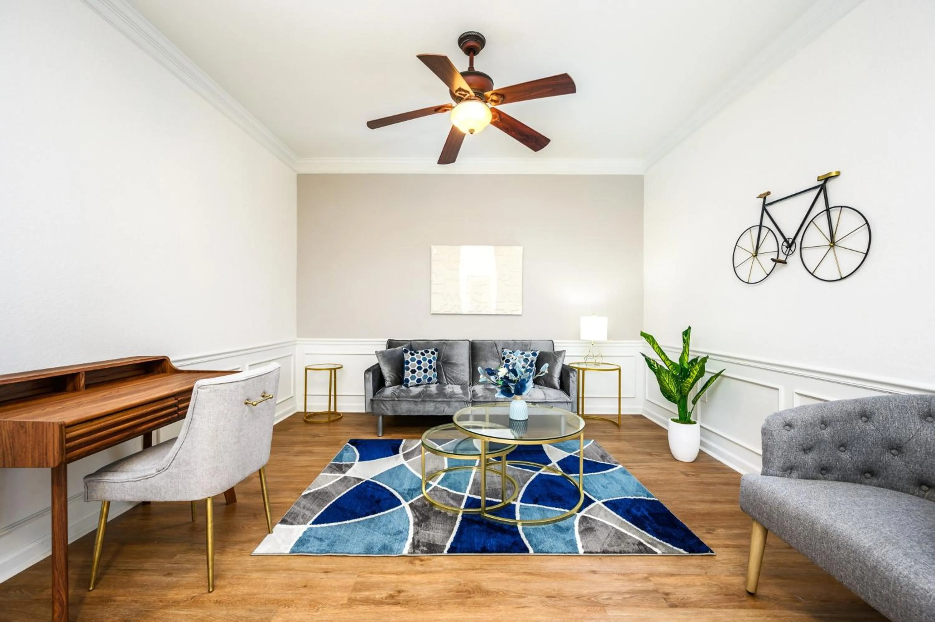 Seating area in Vista Cay Resort by Millenium at Universal Blvd.